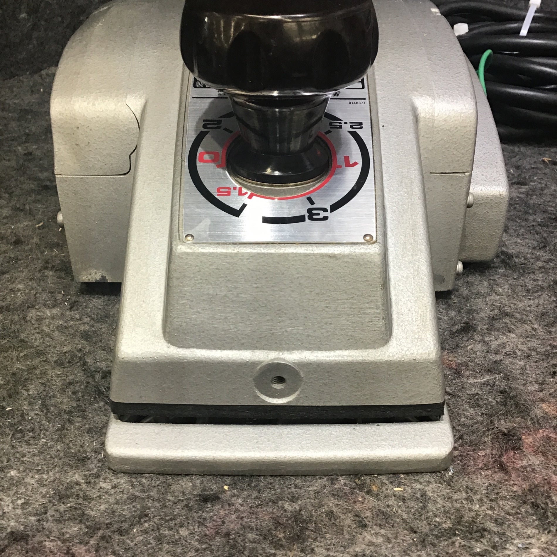 中古品※※刃に欠けあり※※】マキタ(makita) 電気カンナ 1805N