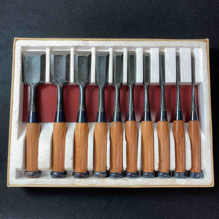 【中古美品】鑿(のみ) 〇栄 別誂追入組鑿10本組 赤樫 和工具 ノミ 未使用長期保管品 【東大和店】