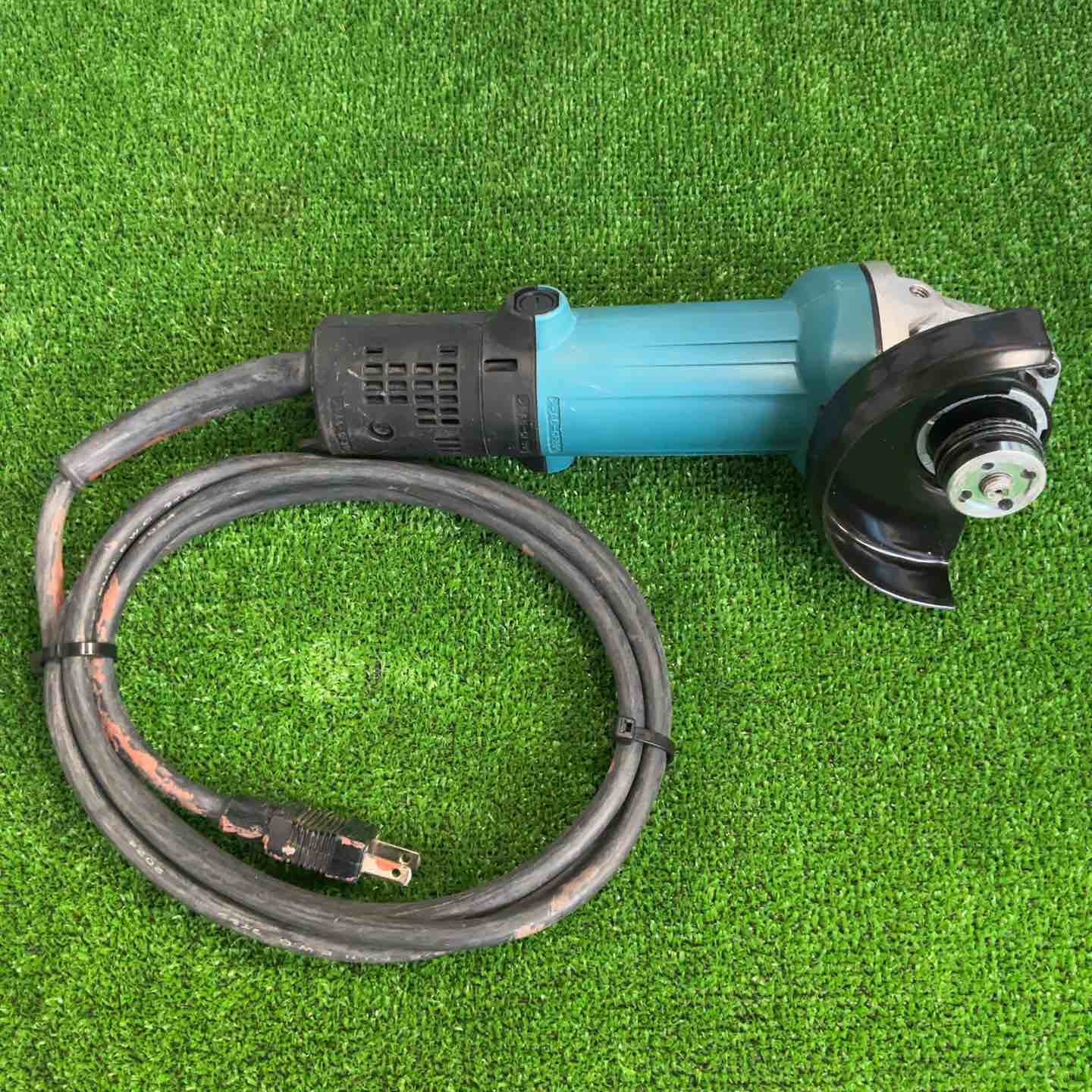 h2892 マキタ ディスクグラインダ 100mm 9533B 楽天市場】マキタ電動工具 100mmディスクグラインダー 9533B