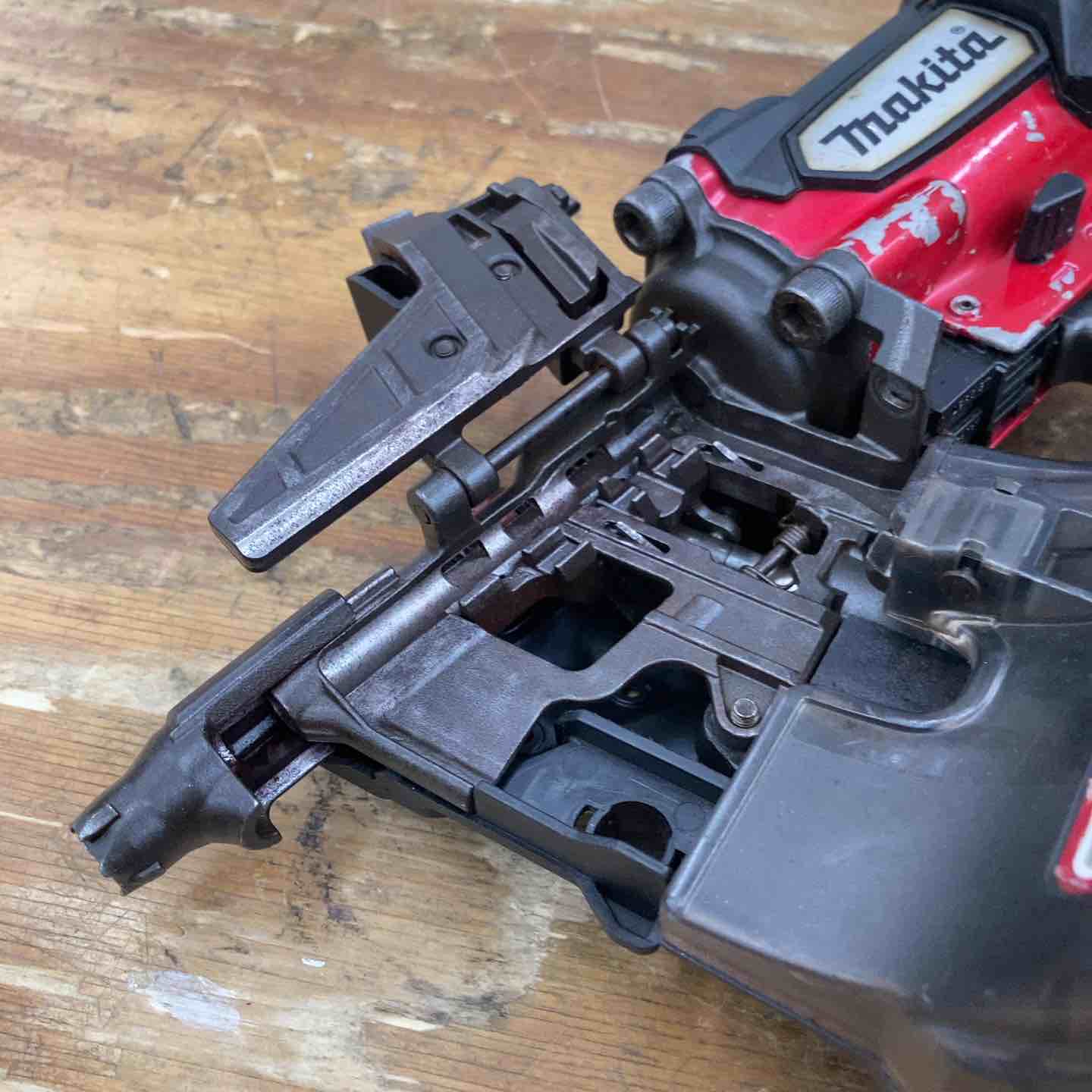 マキタ  AN931H 高圧 メンテナンス済み ☆マキタ(makita) 高圧エア釘打ち機 AN931H【柏店】 – アクト