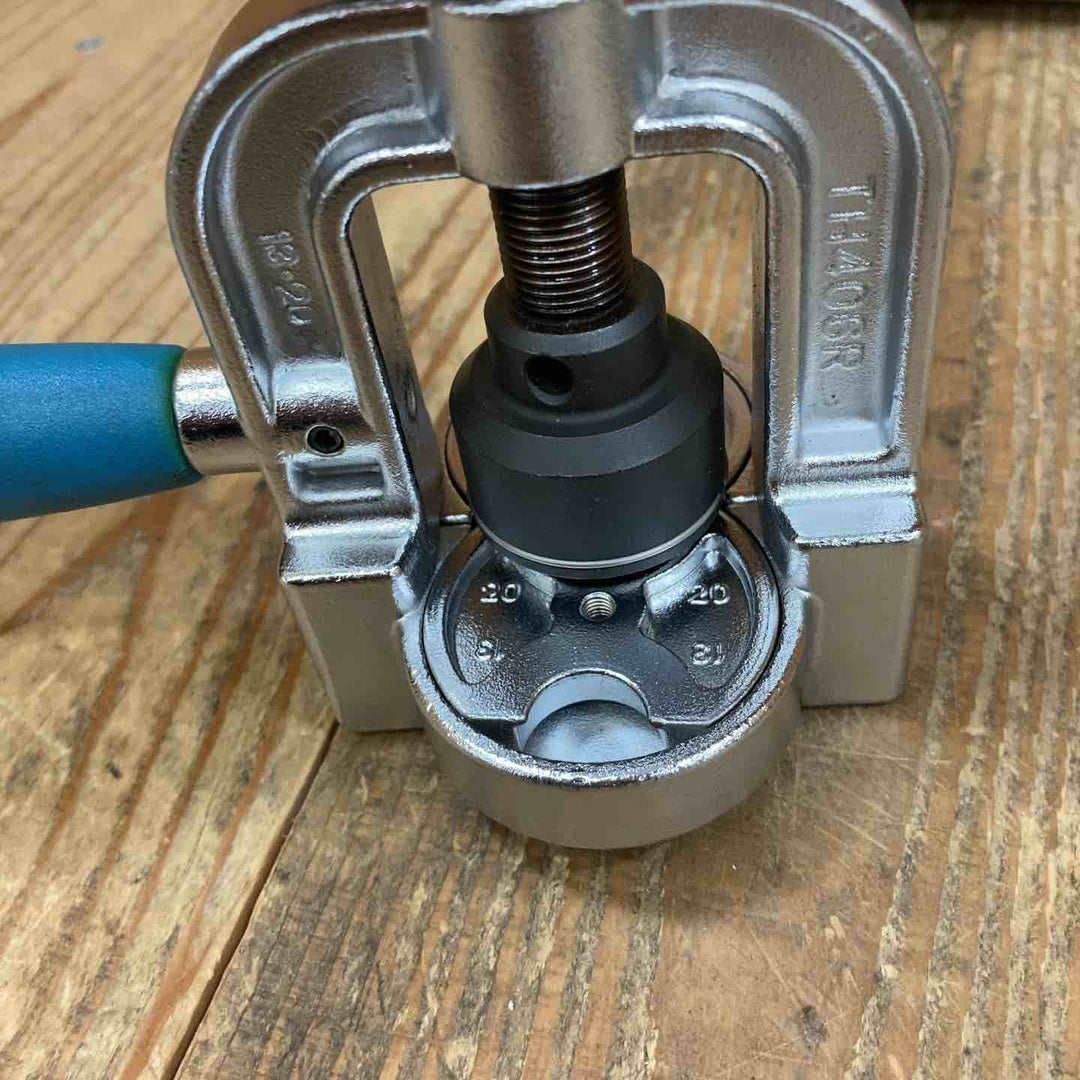 ◇スーパーツール(SUPER TOOL) フレキ管ツバ出し工具・フレキ管専用カッターセット THS406R （TH406R）（TC105F） ケースラッチ割れ【所沢店】