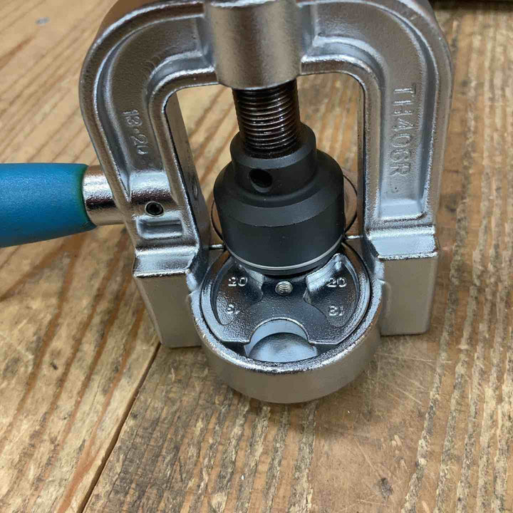 ◇スーパーツール(SUPER TOOL) フレキ管ツバ出し工具・フレキ管専用カッターセット THS406R （TH406R）（TC105F） ケースラッチ割れ【所沢店】