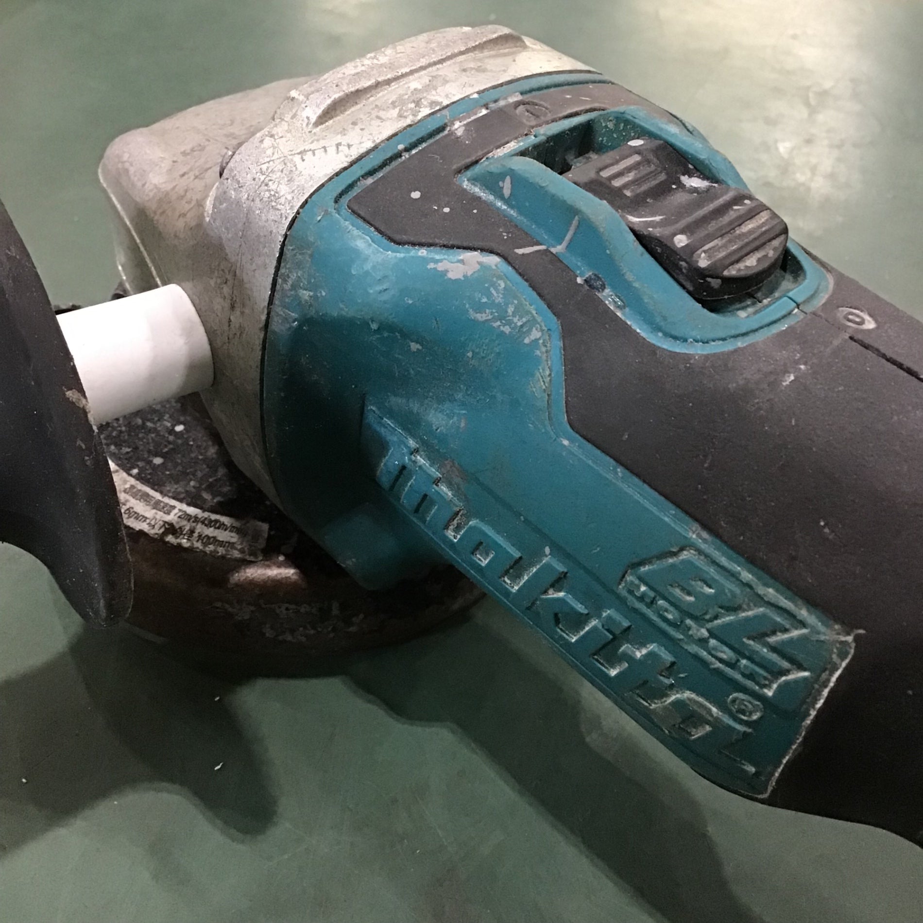 ☆マキタ(makita) 100mmコードレスディスクグラインダー GA404DZ【川口