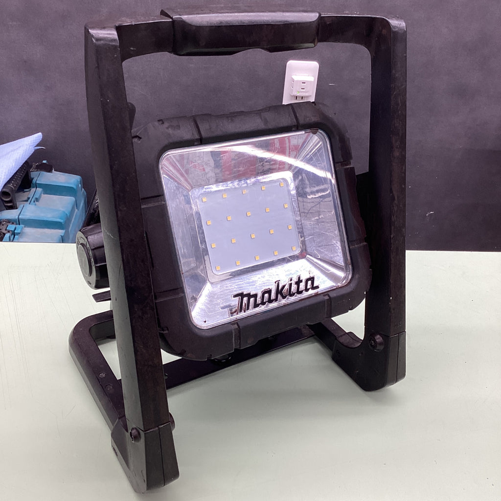 ☆マキタ(makita) コードレスLEDスタンドライト ML805【越谷店