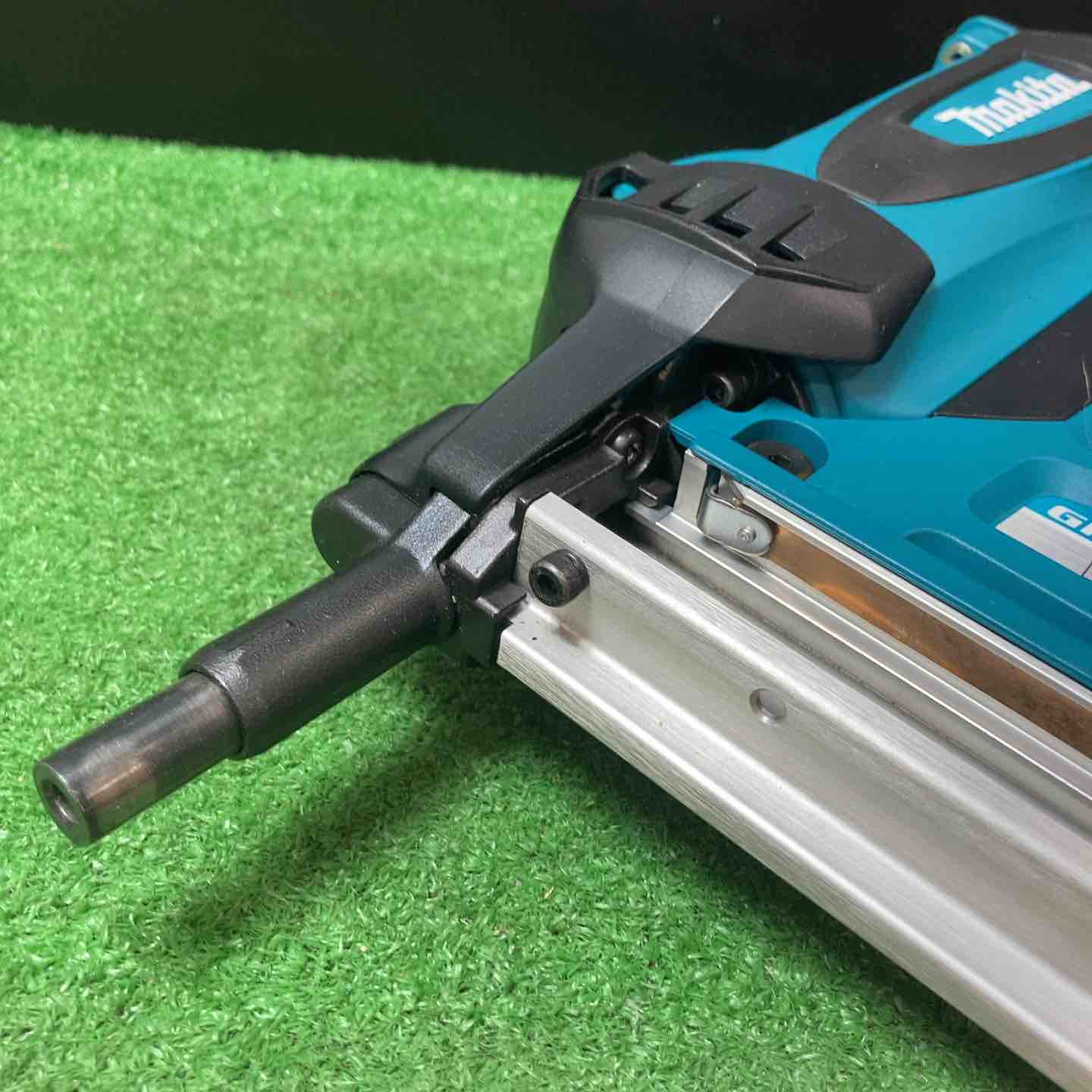 中古品】☆マキタ(makita) コードレスコンクリート用ガスピン打ち機