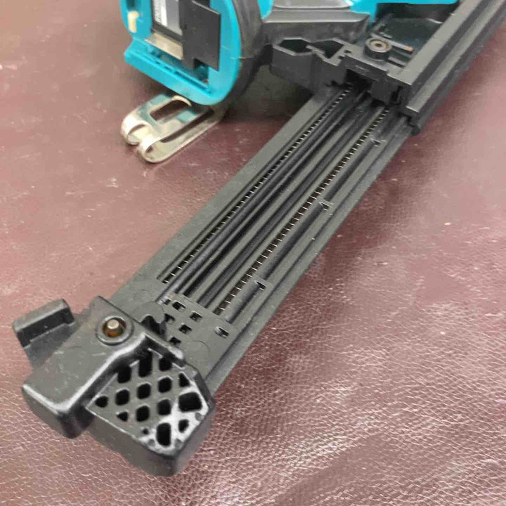 【中古品】マキタ(makita) コードレスフィニッシュネイラ FN350DRG【東大和店】