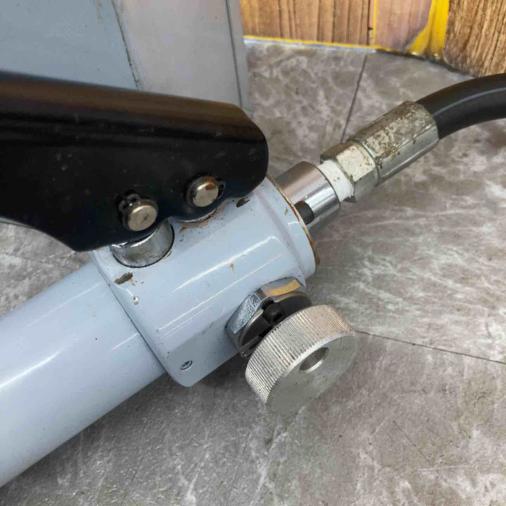 ★亀倉精機(KAMEKURA) 手動油圧式パイプ断水機 SS-30【八潮店】