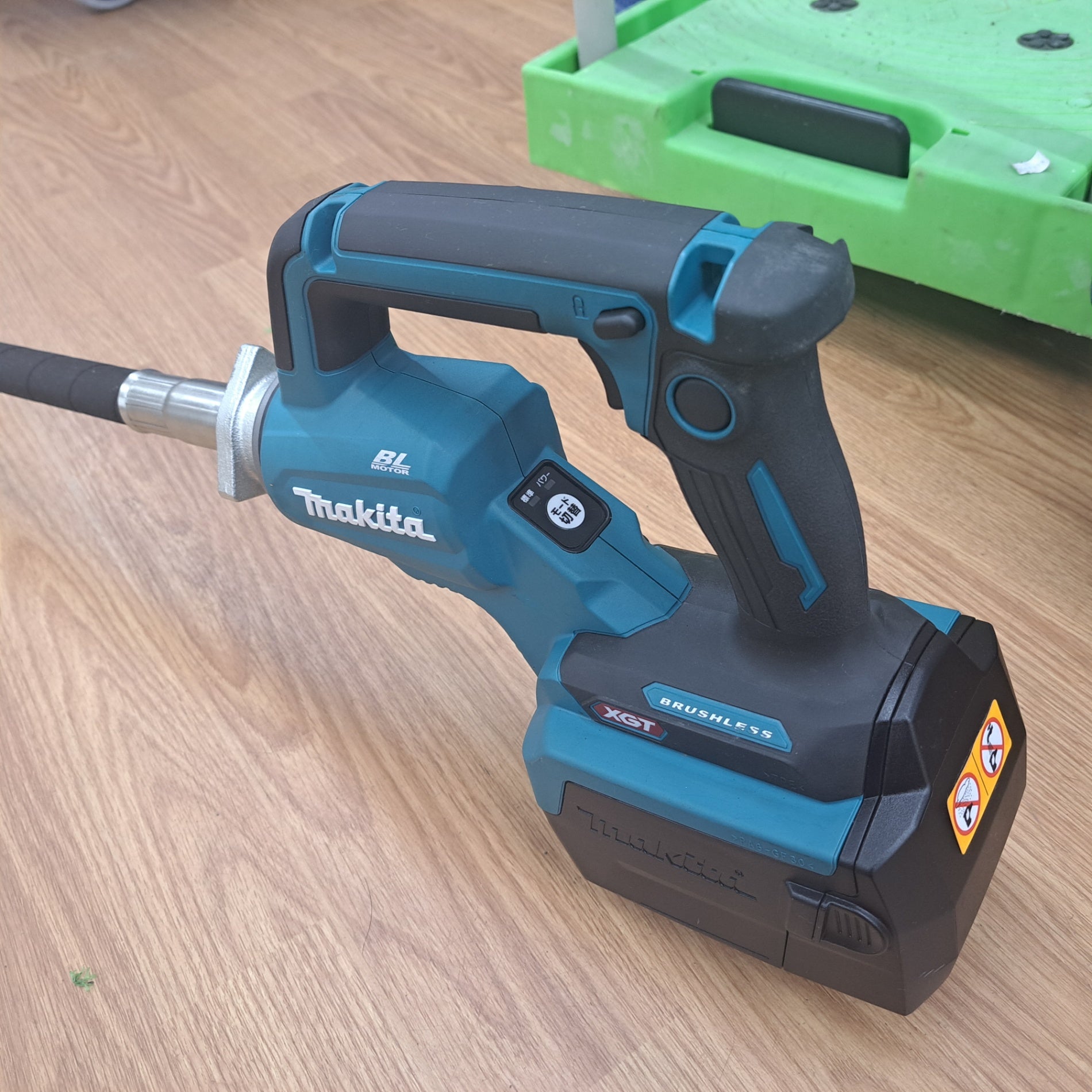 店頭受取り限定】40V マキタ(makita) コンクリートバイブレーター VR001GZBL フレキシャフト1.7ｍ【岩槻店】 –  アクトツールオンラインショップ