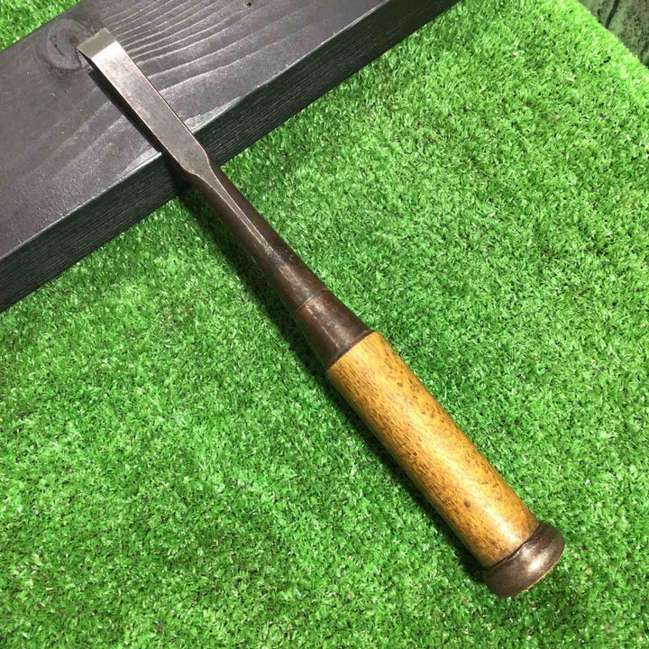 清忠 叩き鑿 全長約275mm 先端幅約15mm 柄の根元に割れあり 【川口店】