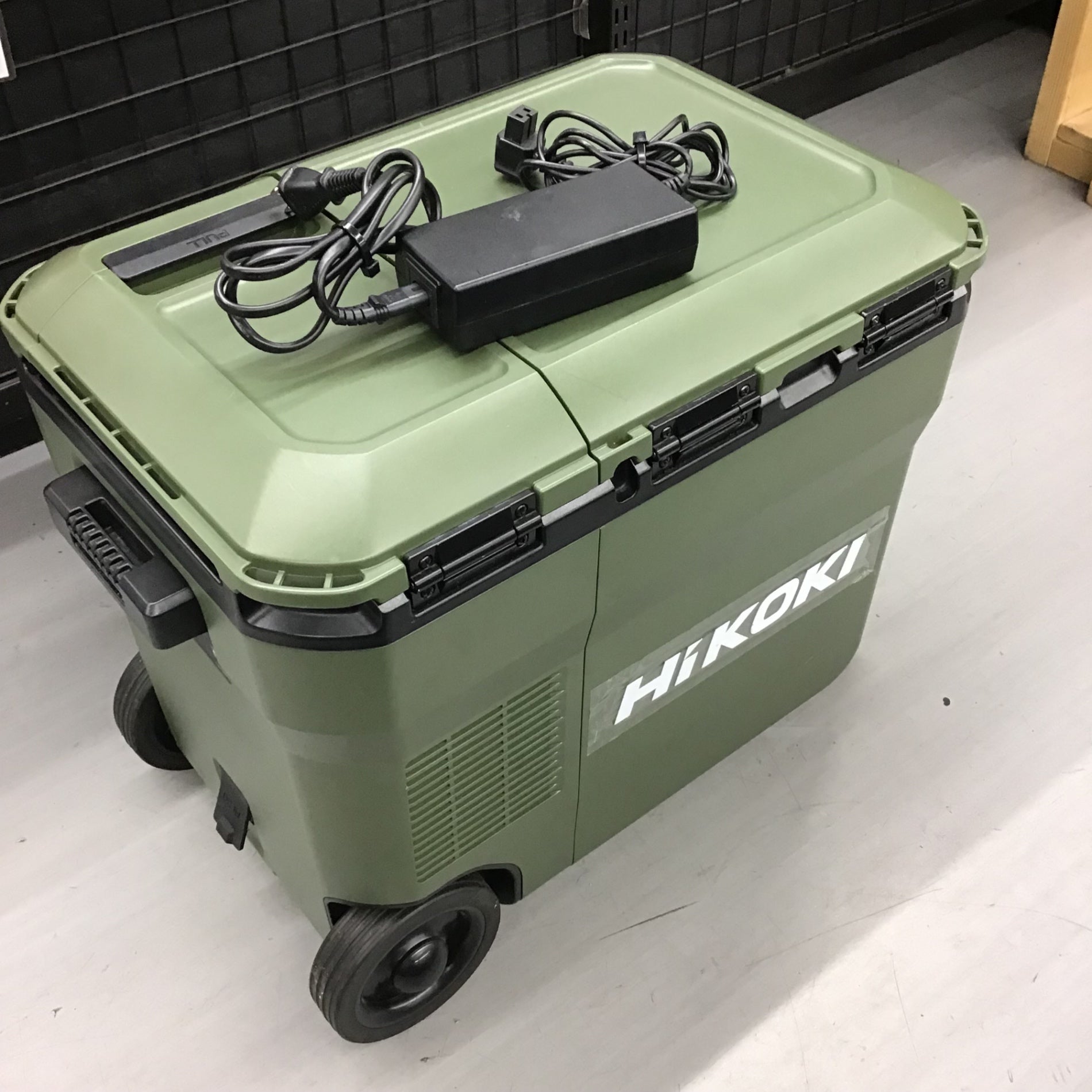 ☆ハイコーキ(HIKOKI ※旧:日立工機) コードレス冷温庫 UL18DC ☆ハイコーキ(HIKOKI ※旧:日立工機) コードレス冷温庫 UL18DC