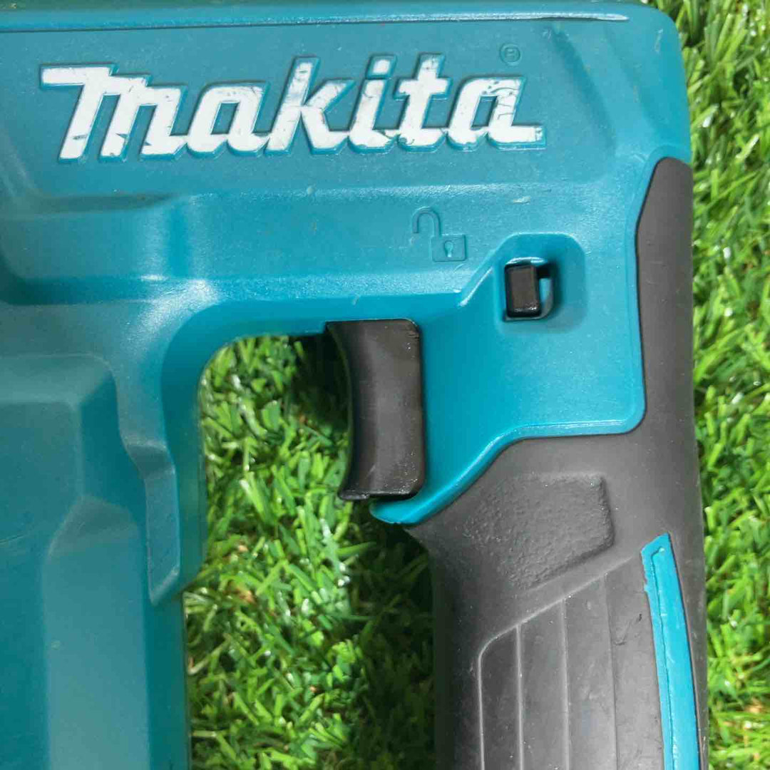 ◇マキタ(makita) コードレスタッカ ST112DZ　18V対応、本体のみ【戸田店】