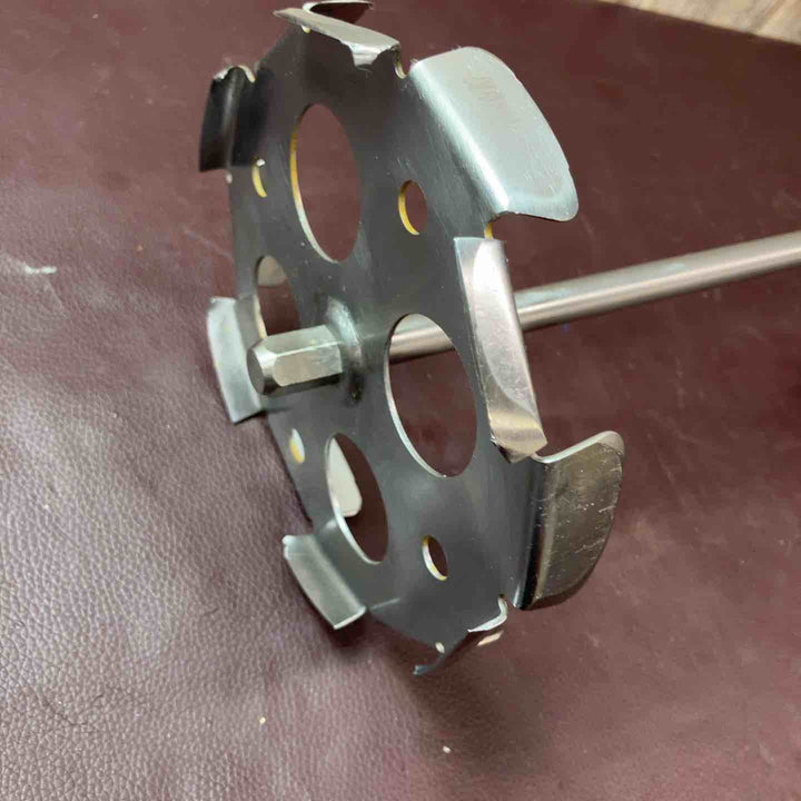 【中古品】 マキタ(makita) コードレスかくはん機 UT130DZ 充電1回バッテリー 18V/6.0Ah BL1860B 1個付 充電式撹拌機 【東大和店】