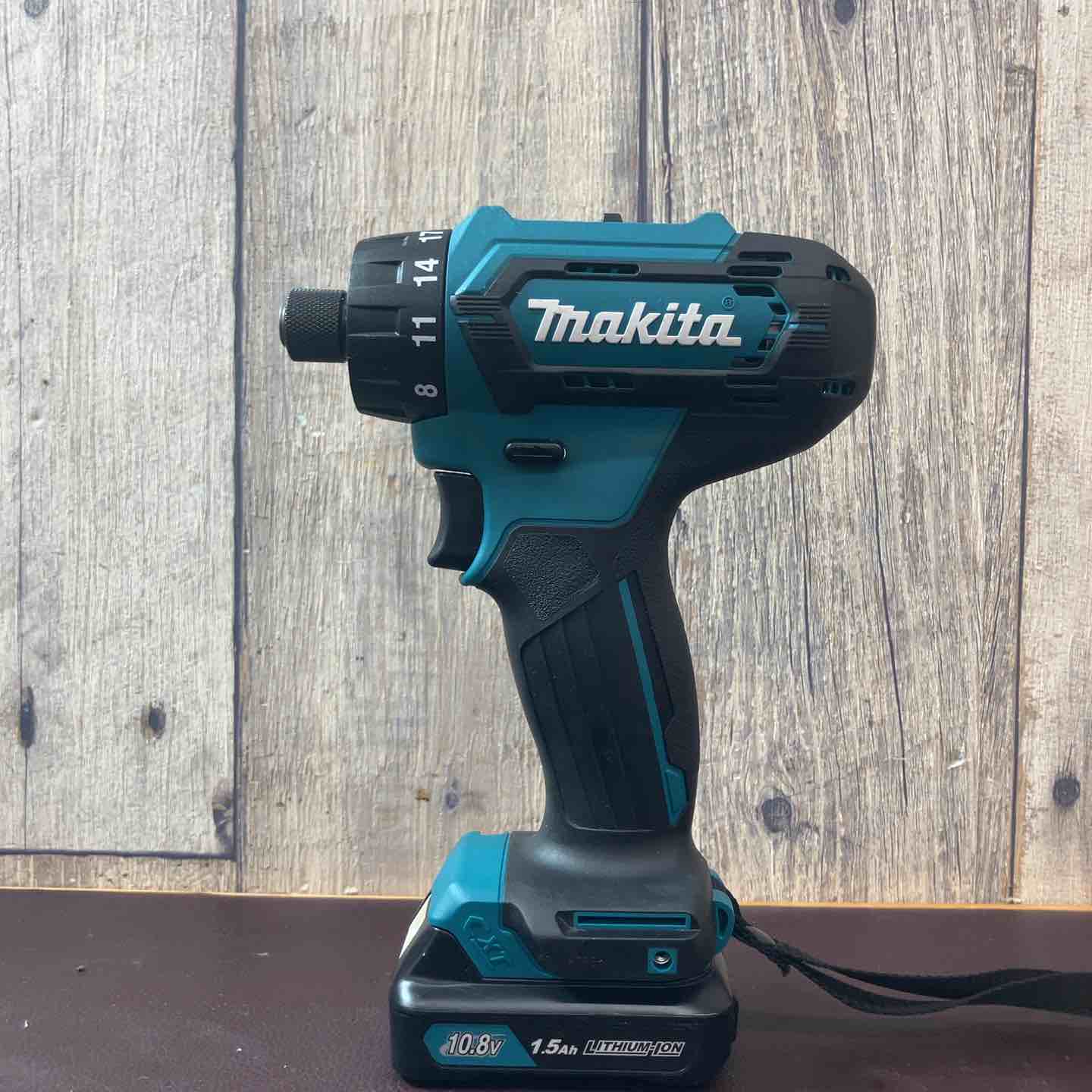 【寺田】 中古品】☆マキタ(makita) コードレスドリルドライバー DF033DZ
