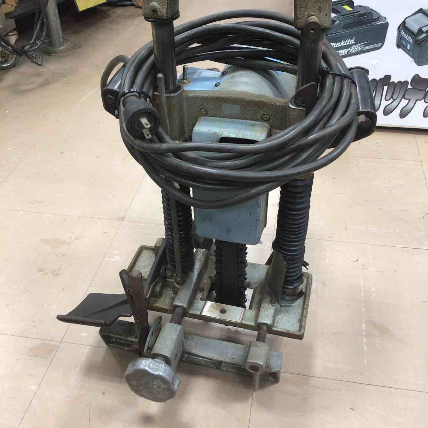 【makita】 マキタ チェーンノミ 100V 7100B 建築 現場 工具 マキタ工具 大工道具 ノミ Y0089 Yahoo!オークション - 【makita】 マキタ チェーンノミ 100V 7100B 建