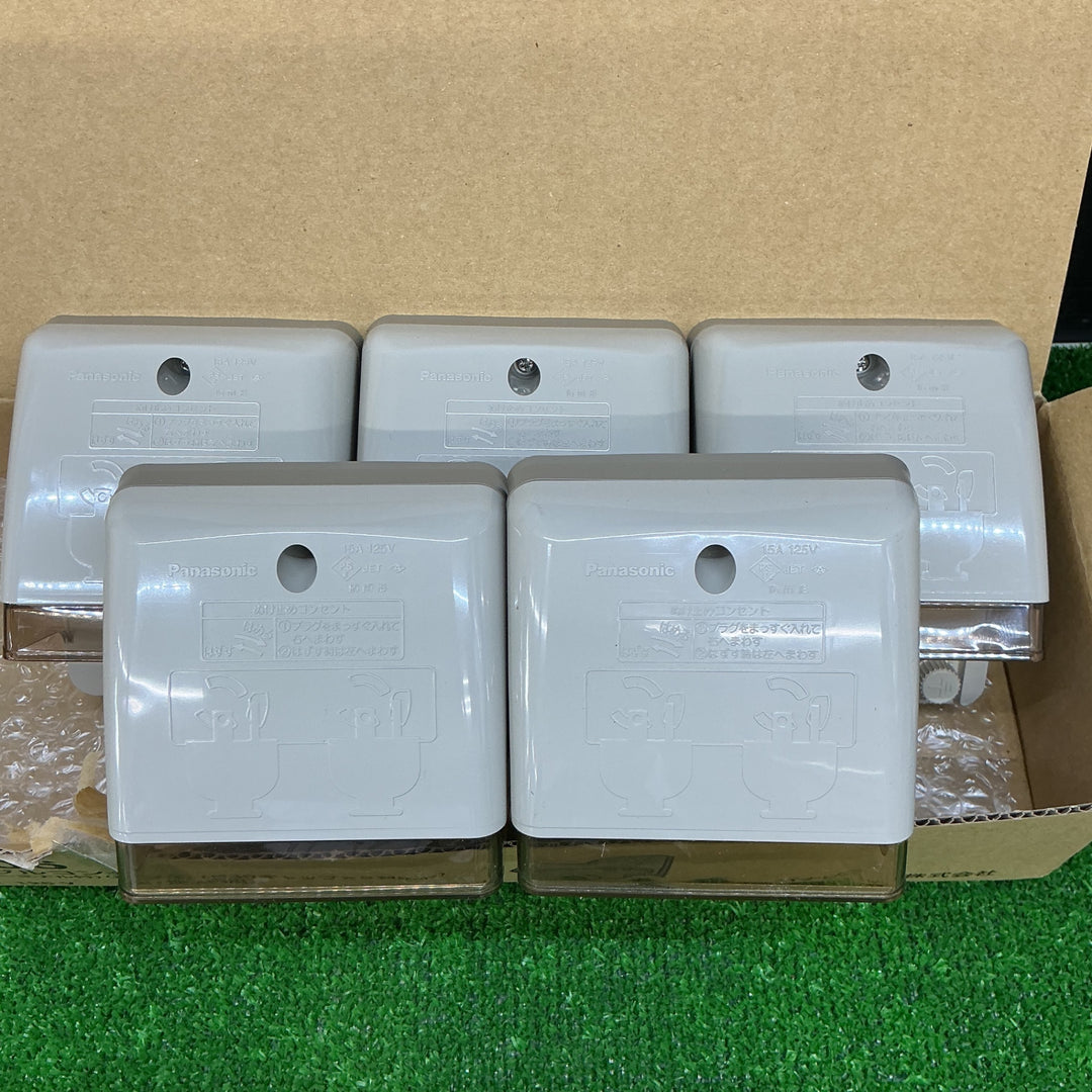 【未使用品】  Panasonic パナソニック フル接地防水 ダブルコンセント φ39 WK4106 工事用 配線器具 抜け止め アースターミナル付 露出 埋込両用 クリームグレー 5個セット【電材館越谷店】