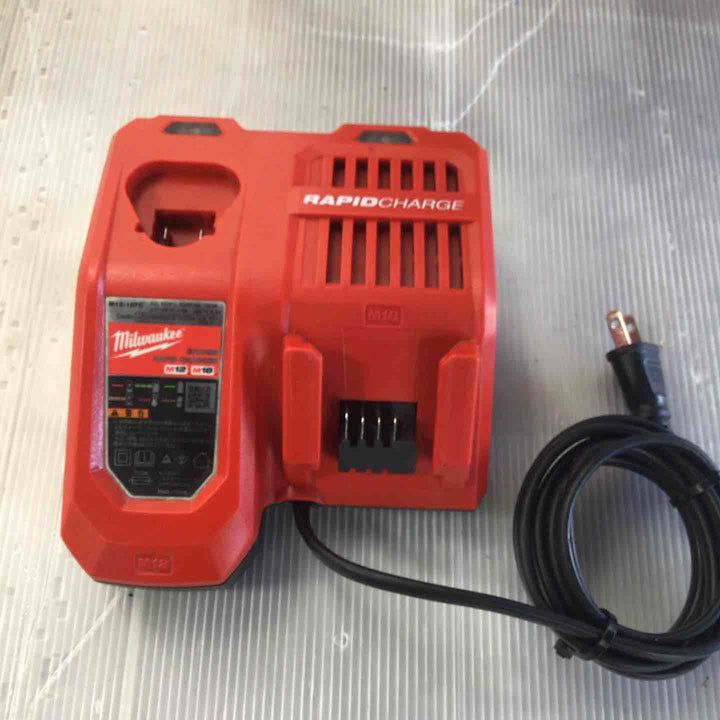 ミルウォーキー M18 FUELインパクトドライバー 型式不明 18V 5.0Ahバッテリー1個、充電器【草加店】