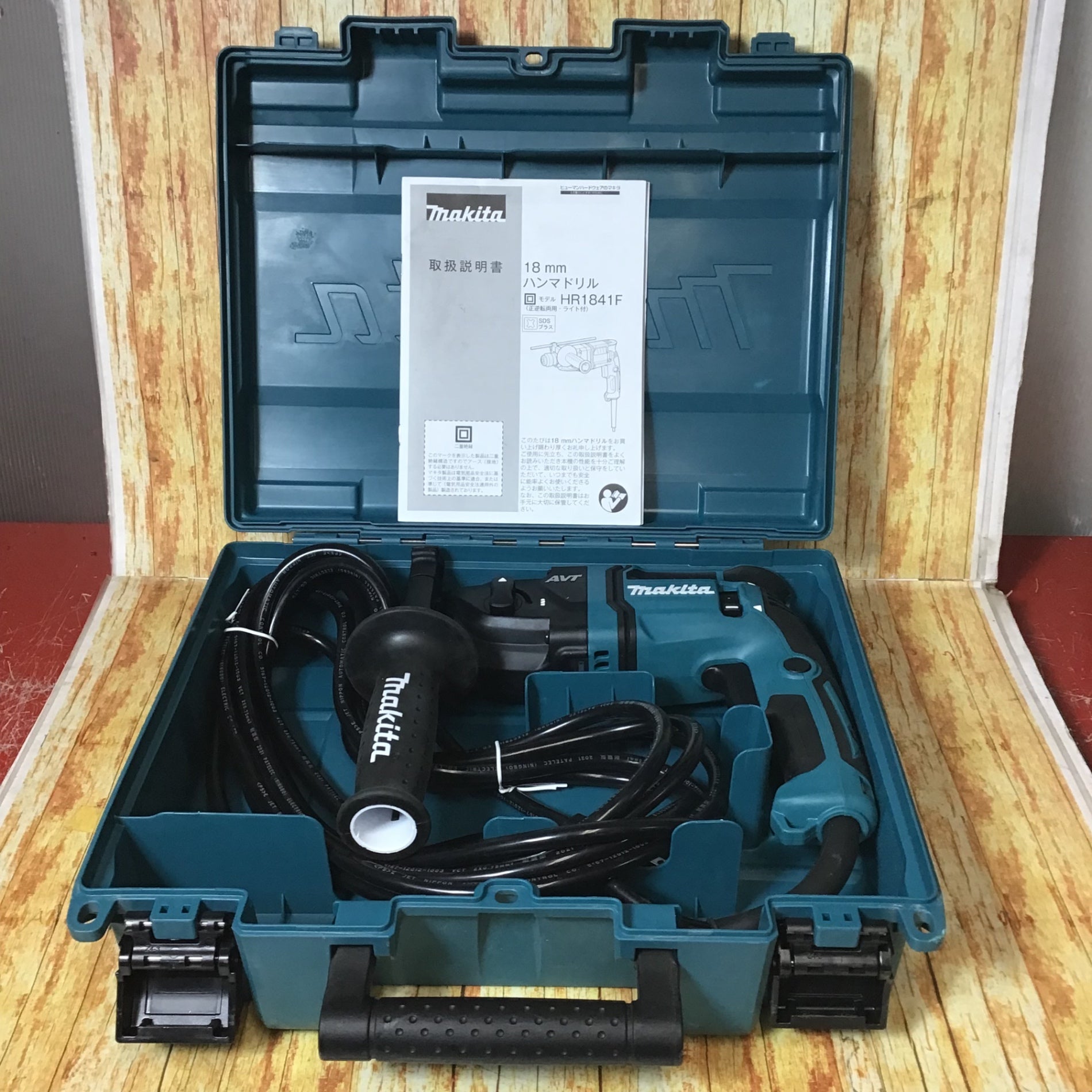 マキタ makita ハンマドリル HR1841F AVT 低振動機構搭載！オマケ付き！中古良品！【送料無料♪】 HR1841F ハンマドリル マキタ 品番18mmHR1841F 本体 18mmハンマドリル(低振動機構AVT搭載)