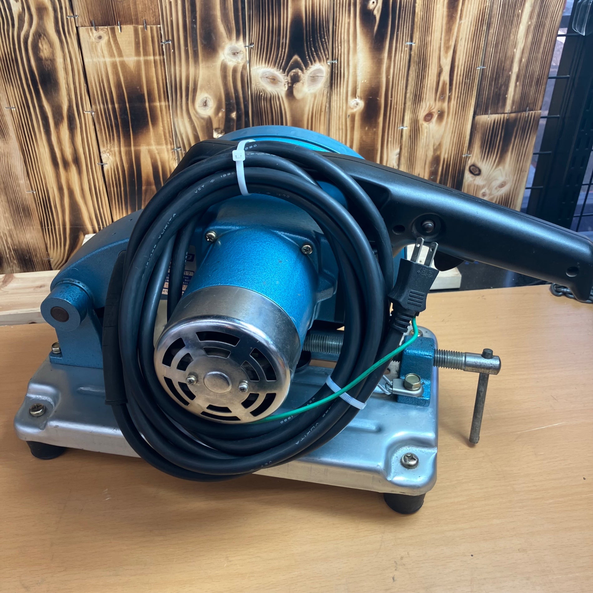 ◇新ダイワ(Shindaiwa) 205mm高速切断機 L60C ライトカッター【越谷店