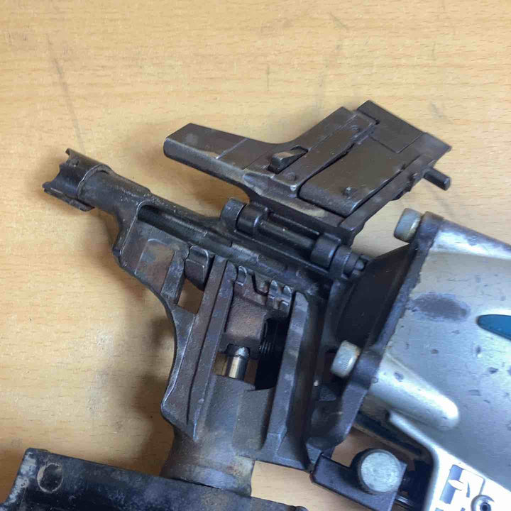 ◇マキタ(makita) 65mm 常圧エア釘打ち機 AN622【越谷店】