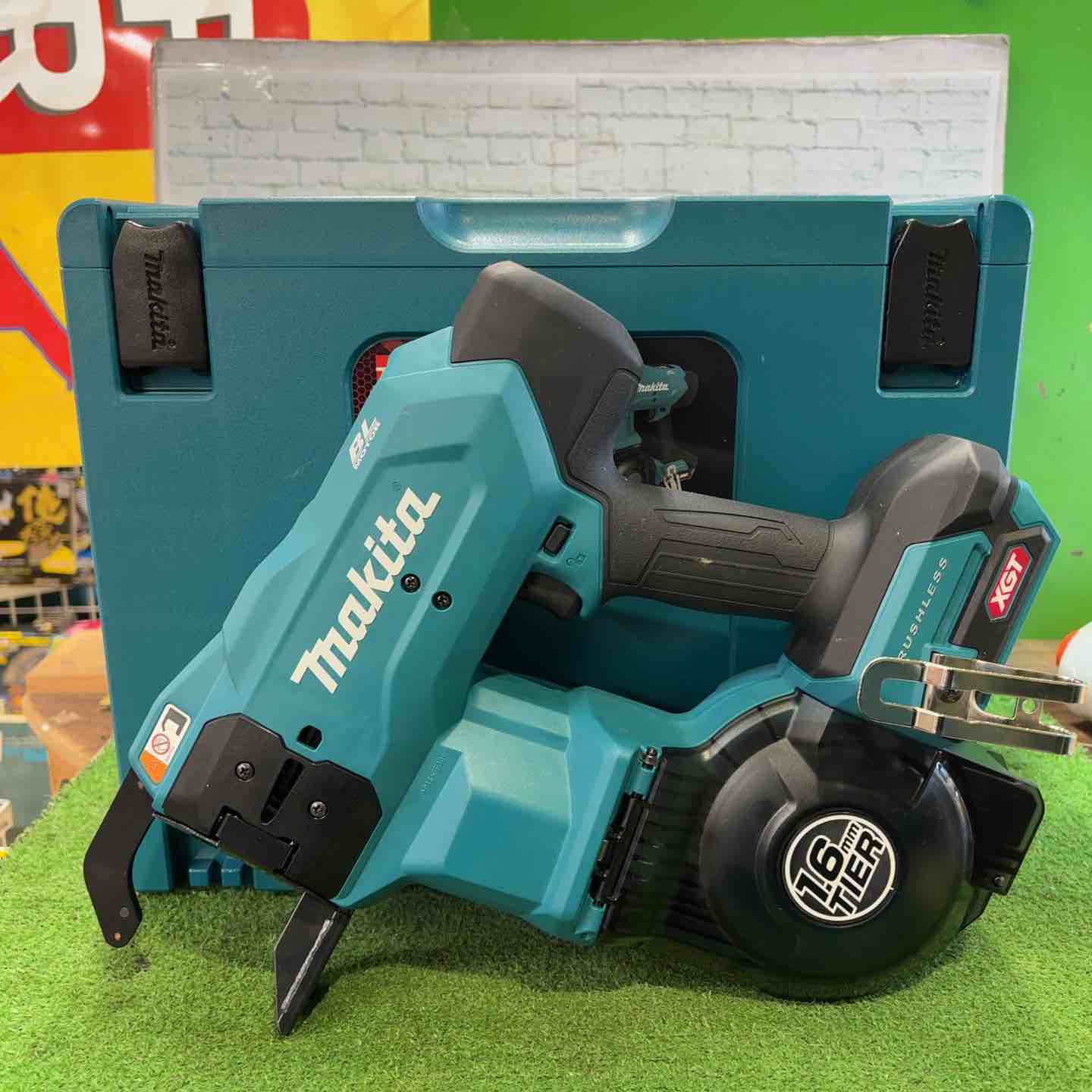 ★マキタ(makita) コードレス鉄筋結束機 リバータイア TR001GZK【町田店】 ☆マキタ(makita) コードレス鉄筋結束機 リバータイア TR001GZK【町田