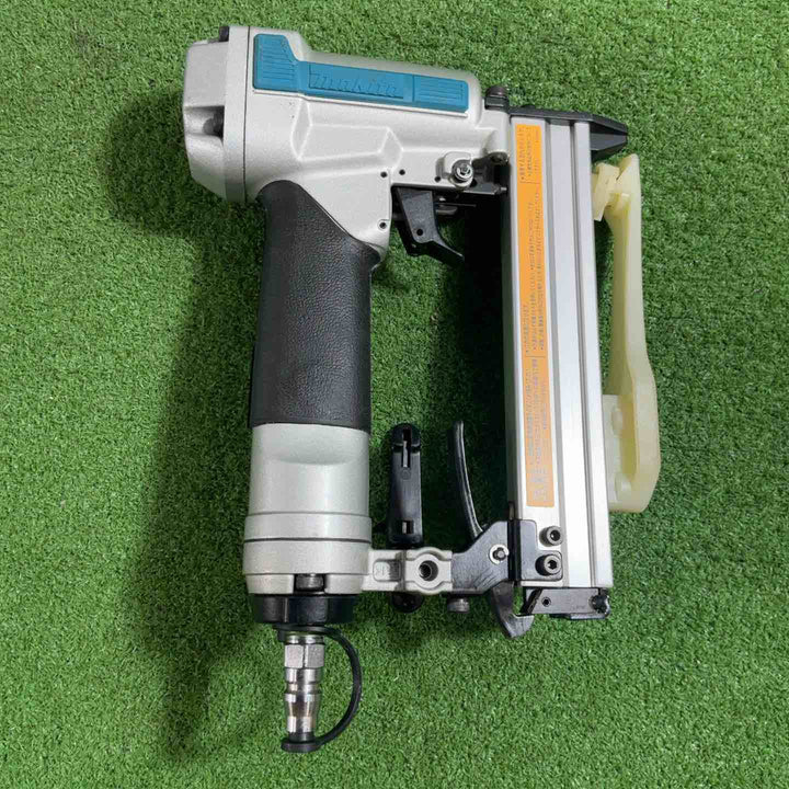 ★マキタ(makita) 常圧エアタッカ AT425AK 動作確認済【川口店】