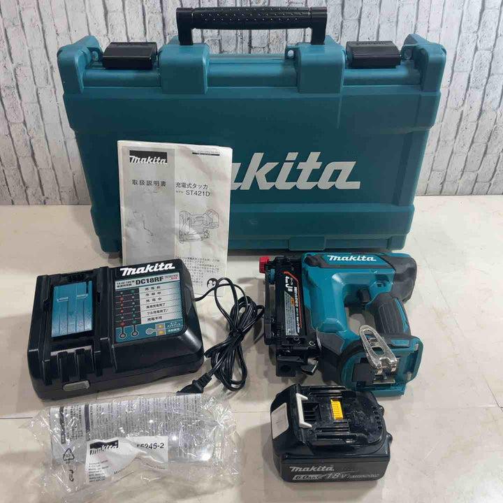 ★マキタ(makita) コードレスタッカ ST421DRG バッテリー1個、充電器付き【川口店】
