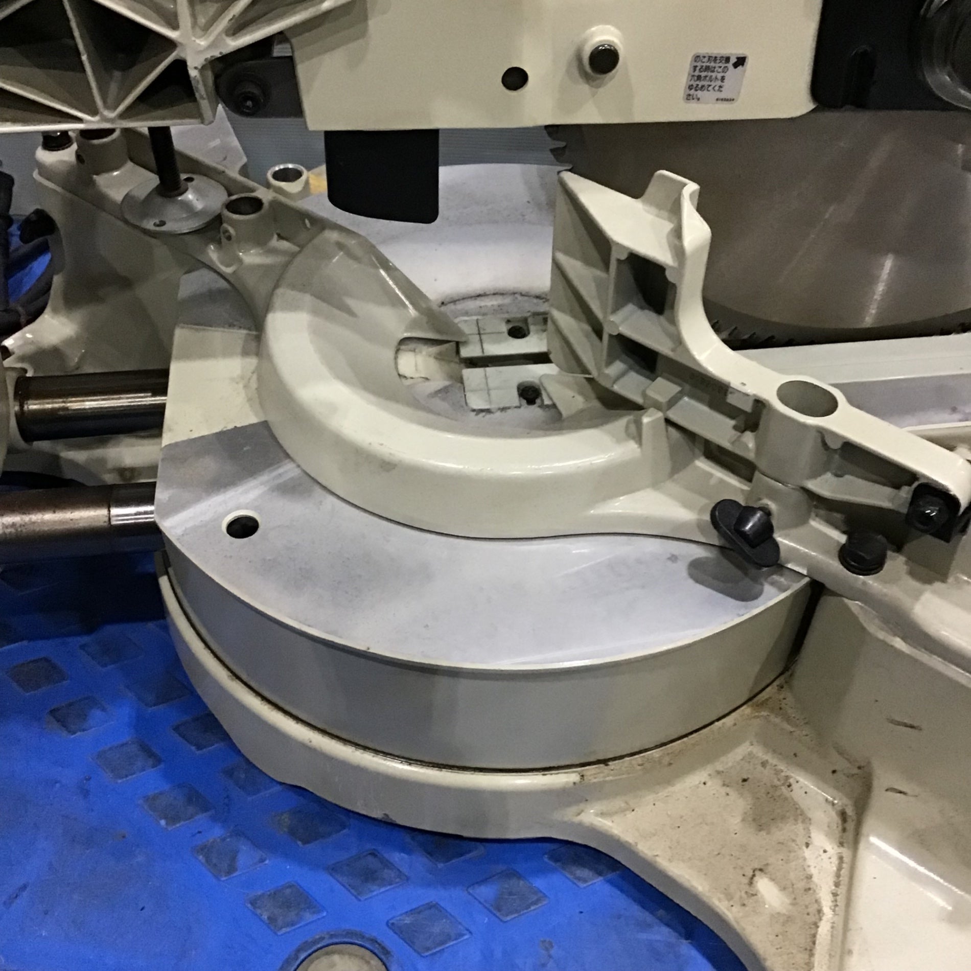 マキタ 305mmスライド丸のこ LS1213 替刃新品二枚 店頭受取り限定】マキタ(makita) スライド丸ノコ LS1213【川口店