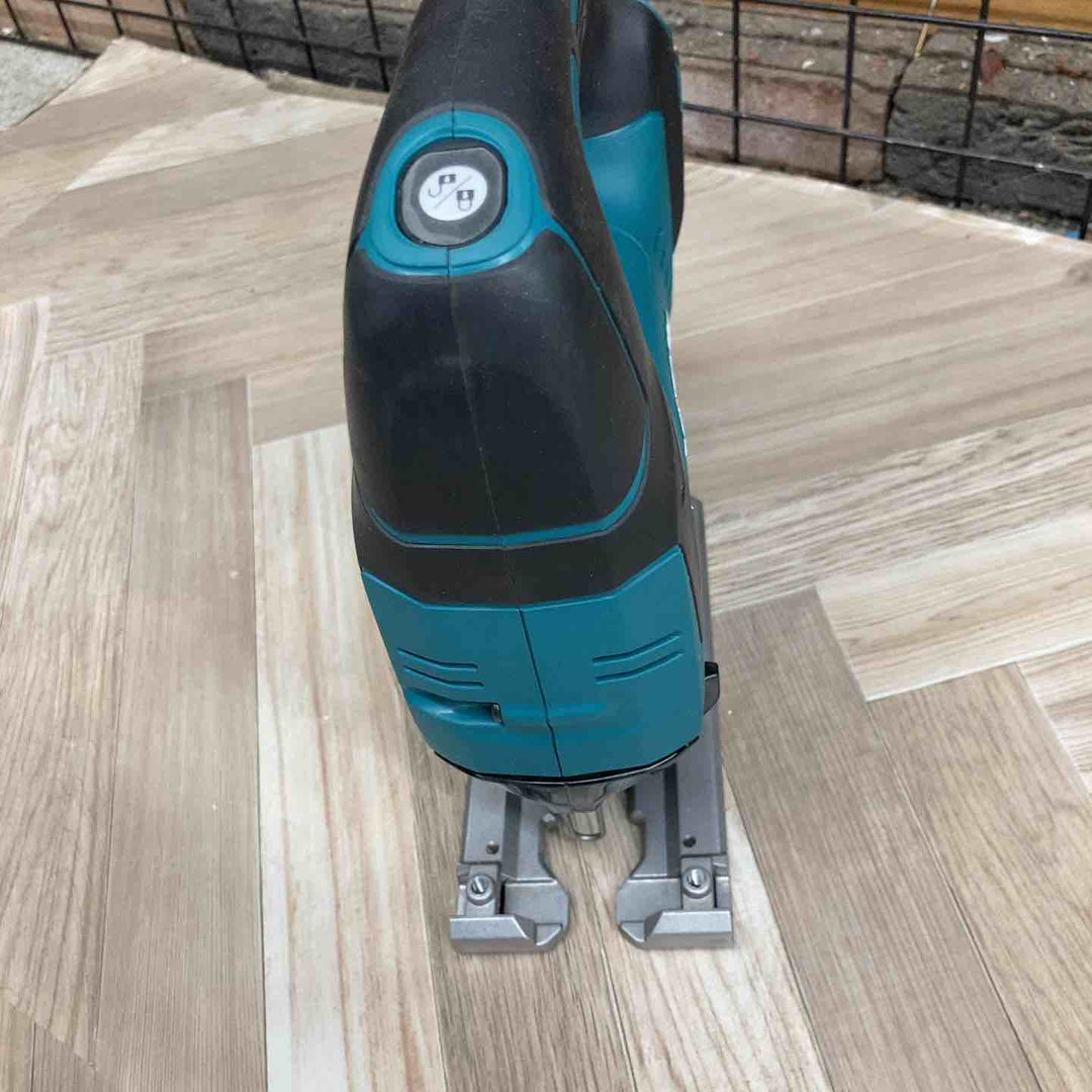 ☆マキタ(makita) コードレスジグソー JV142DZK【八潮店】