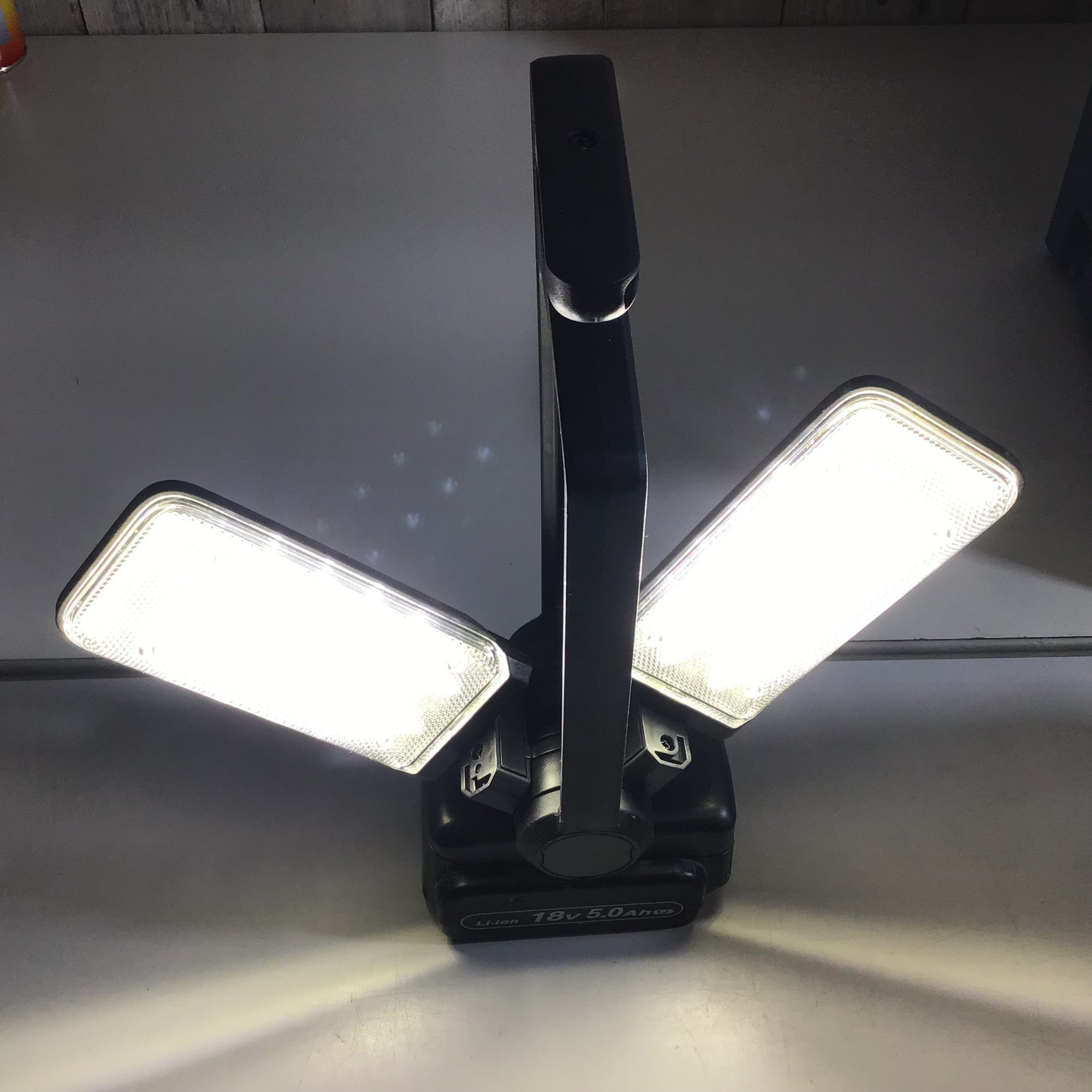 ☆パナソニック(Panasonic) 工事用充電LEDマルチ投光器 EZ37C3_