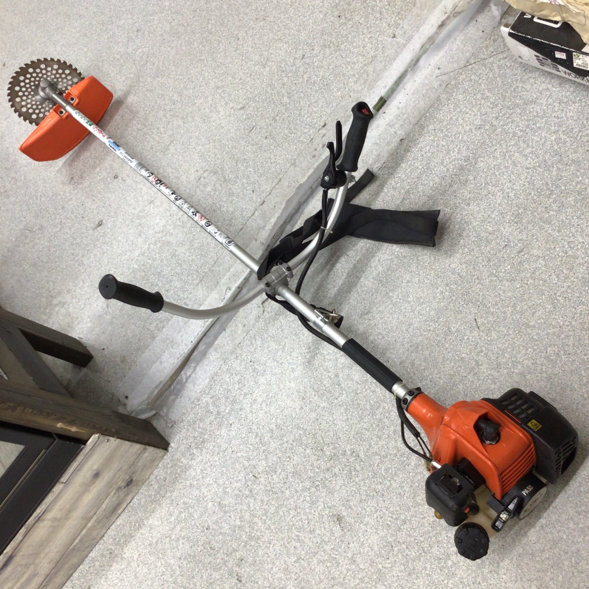(会員登録で10%OFF)タナカ 230mmエンジン刈払機 高く買取るゾウ中間店 〇タナカ(Tanaka) エンジン刈払機 PCG24EASP(SF)【八潮店