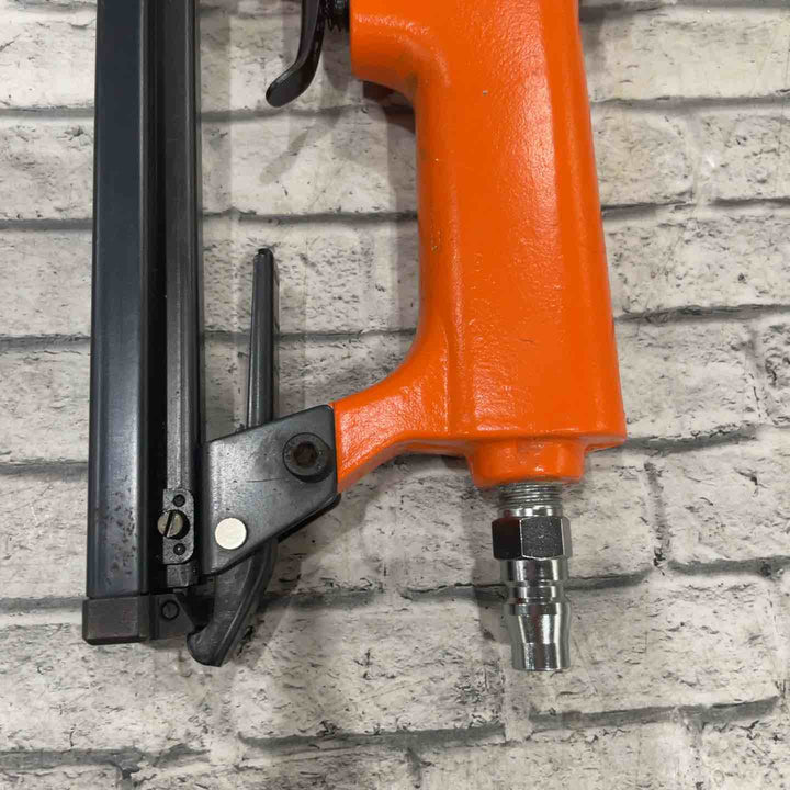 ◇マックス(MAX) 常圧ステープル用エアネイラ TA-20A/413J【川口店】