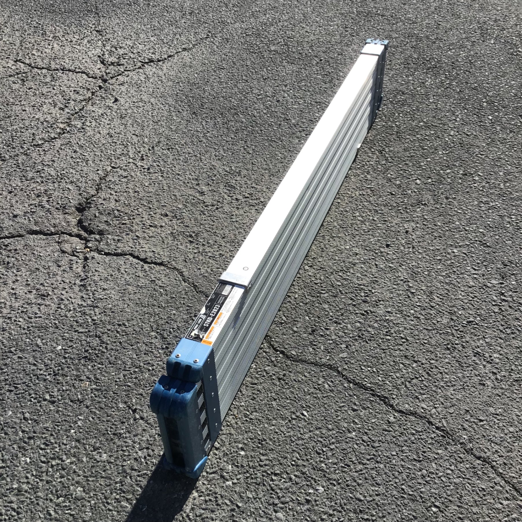 ピカ ブルーコンパクトステージ 両面使用型 伸縮足場板 STKD-E2823