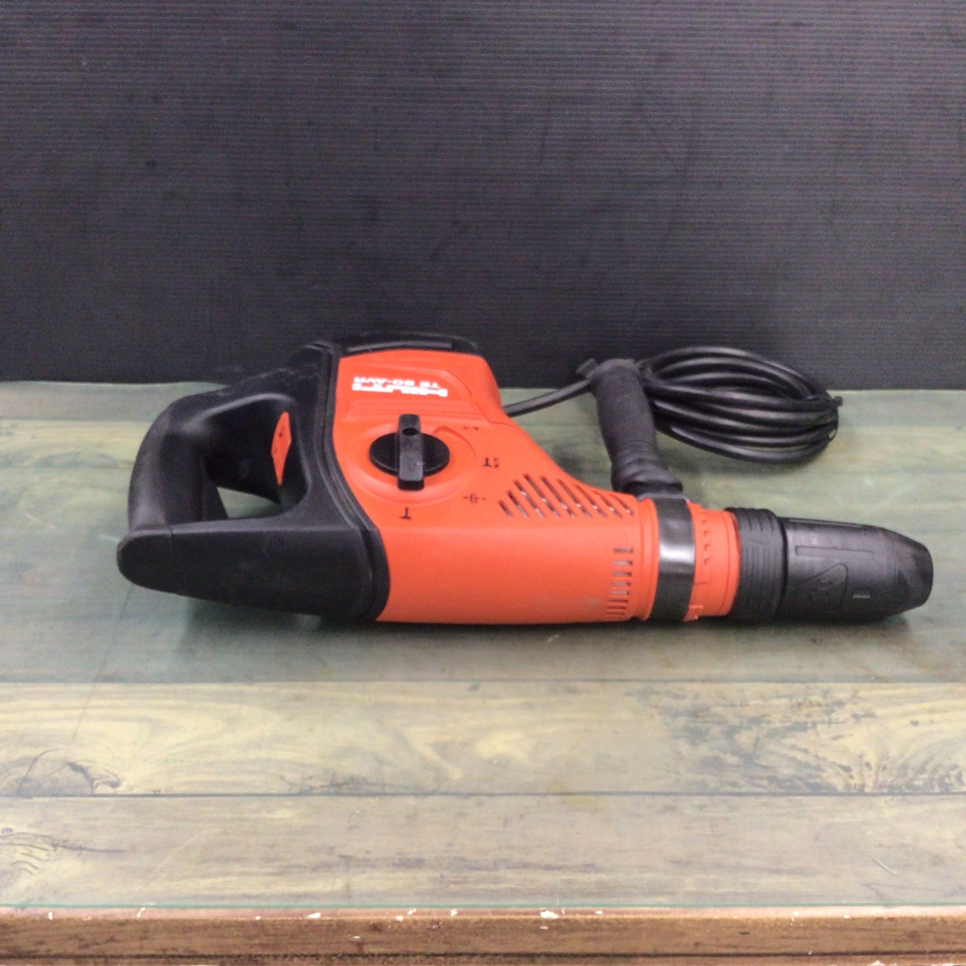 ☆ヒルティ(HILTI) コード式ロータリーハンマー TE50-AVR 【東大和店