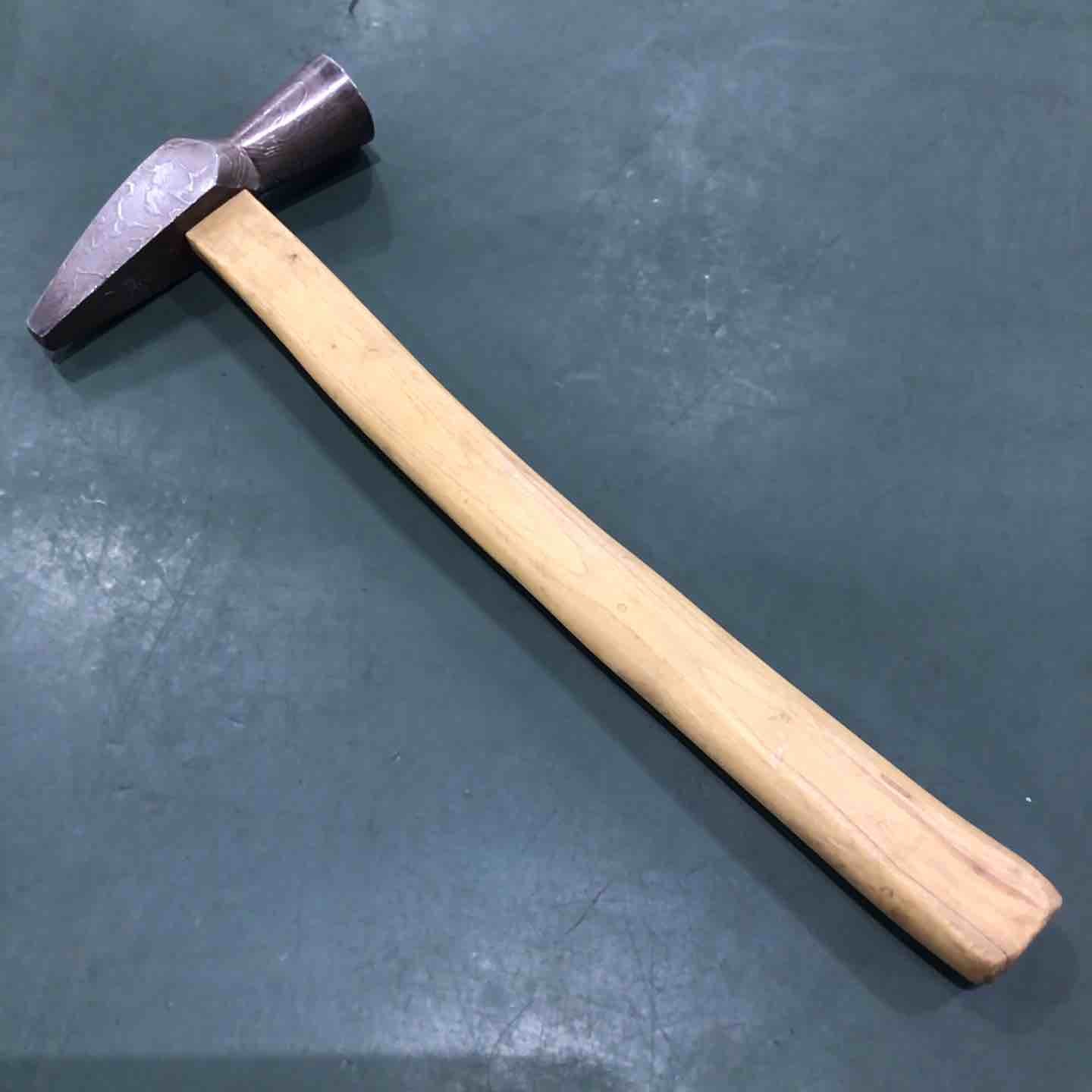 道心斎正行作 舟手型玄翁 100匁 いぶし木目 グミ柄 【川口店