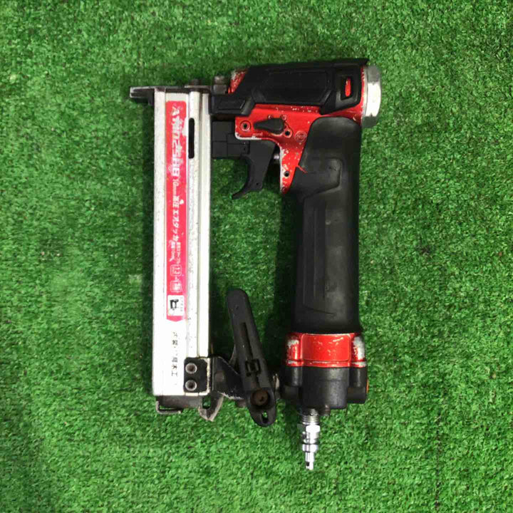 マキタ(makita) 高圧エアタッカ エアダスタ付 10mm 赤 AT1025HB【町田店】