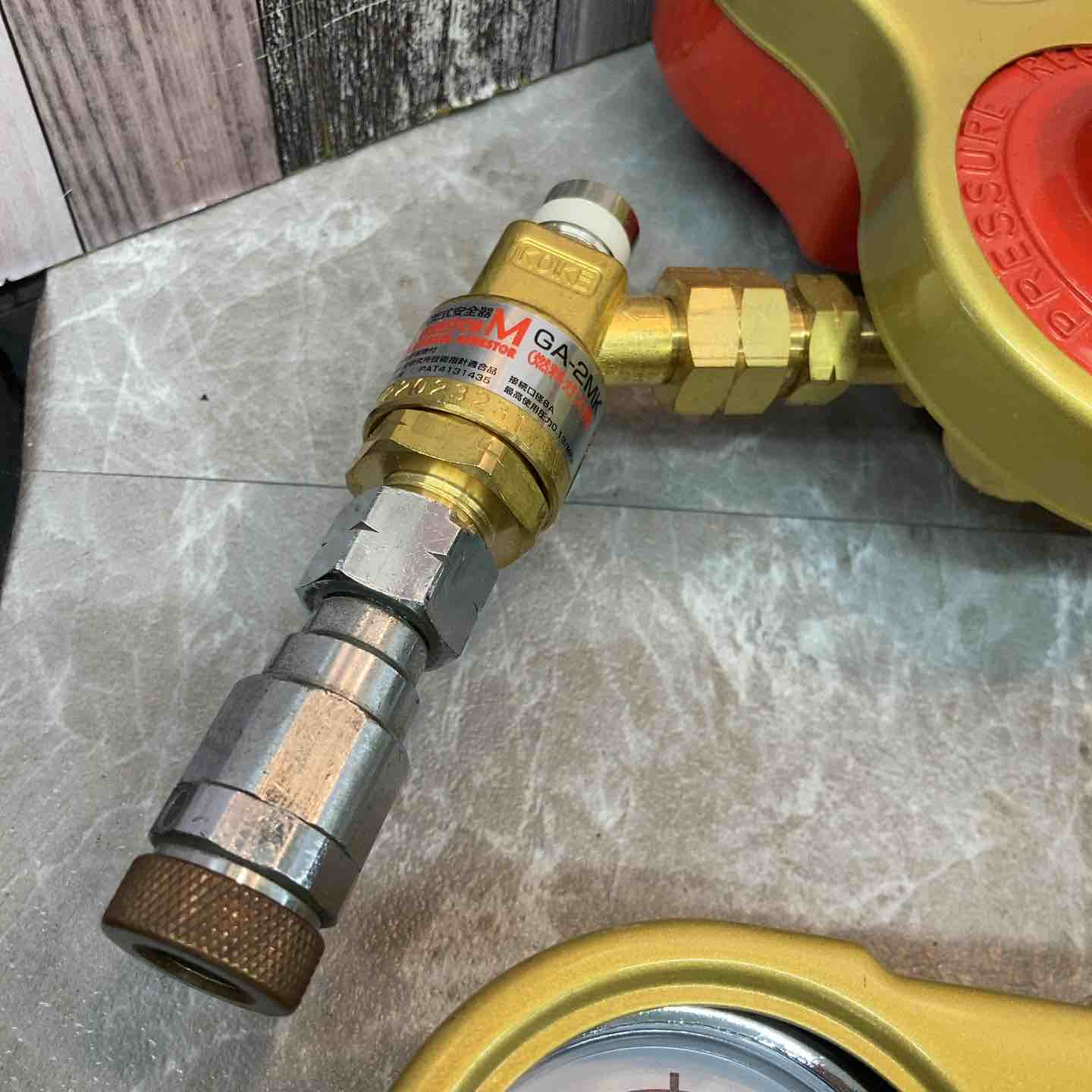 小池酸素工業 レギュレーター 酸素調整器×2、アセチレン調整器×2