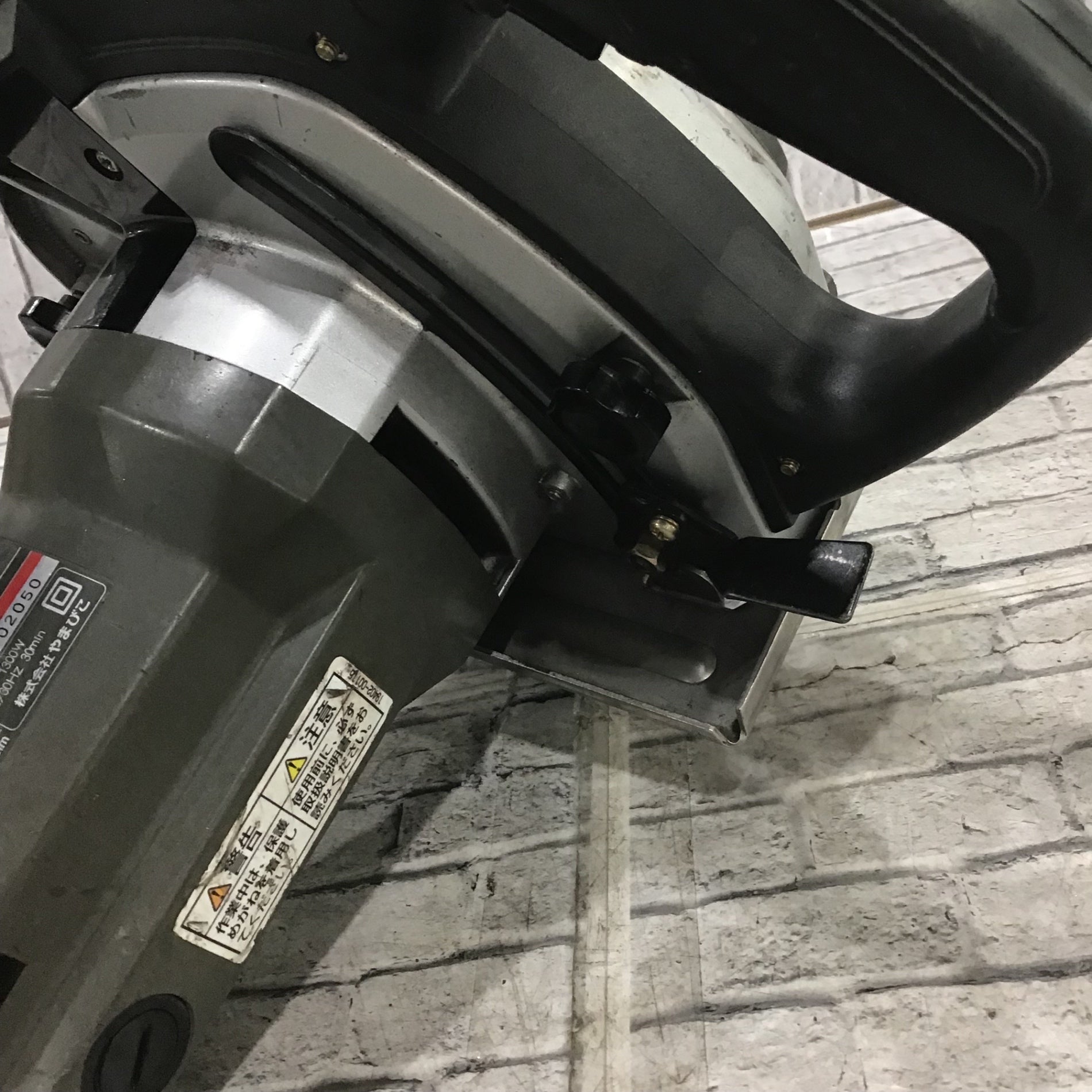 〇新ダイワ(Shindaiwa) 180mm 防塵カッター B18N2-F(B18NII-F)【川口店