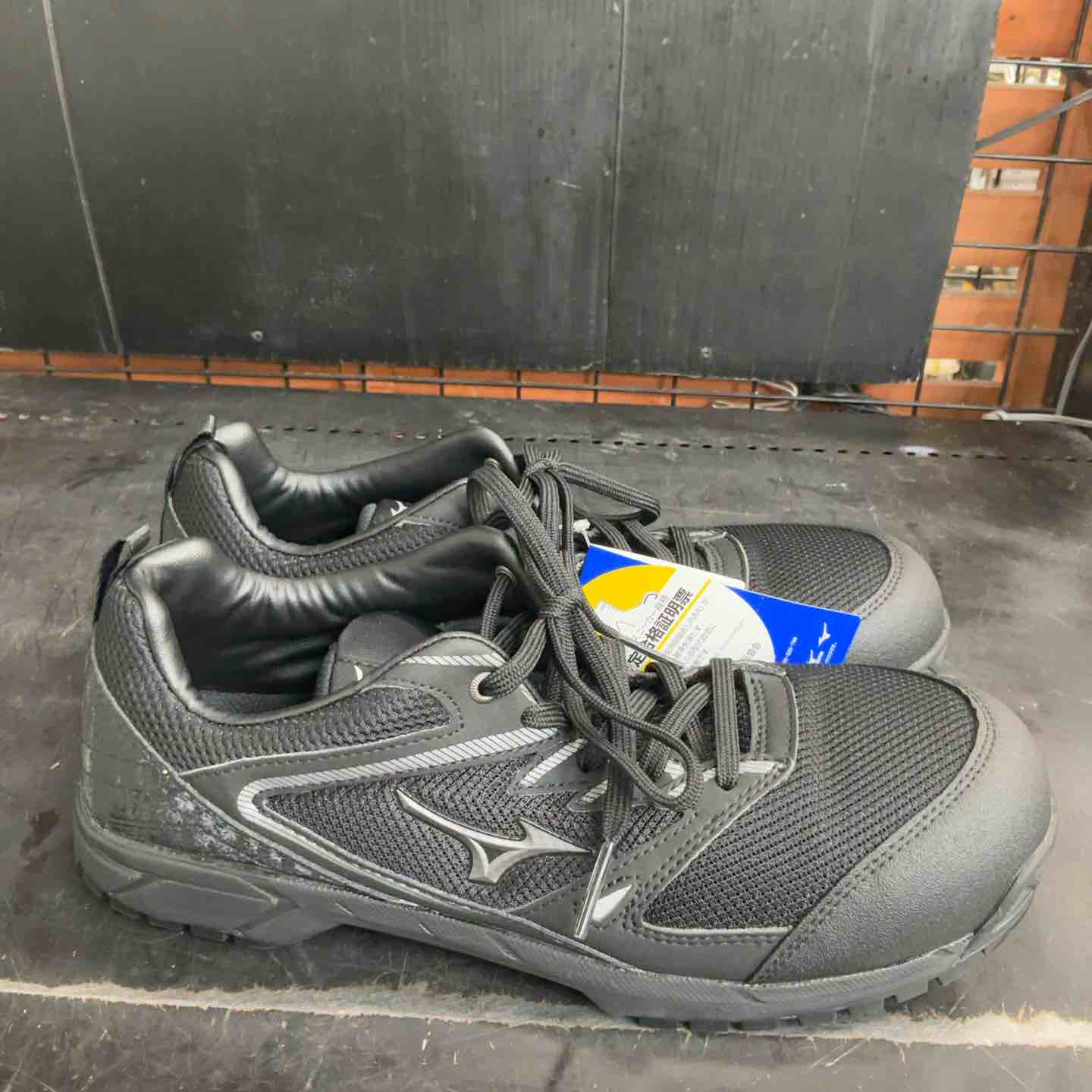 [新品未使用] ミズノ安全靴 オールマイティ VS 軽量 紐 メッシュ JSAA Amazon | [ミズノ] 安全靴 オールマイティ VS 軽量 紐 メッシュ