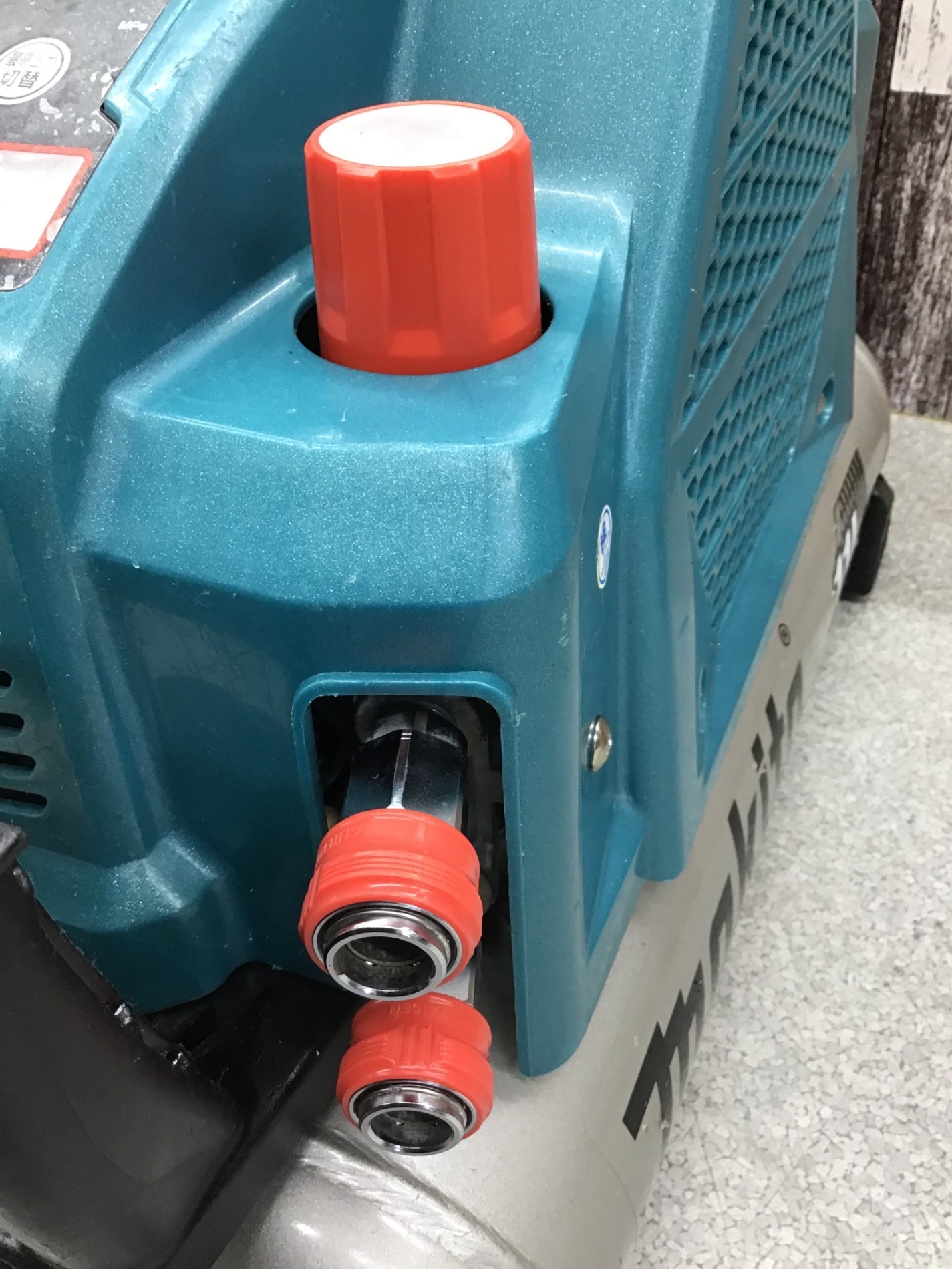 ☆マキタ(makita) 常圧/高圧エアコンプレッサー AC462XL【八潮店 