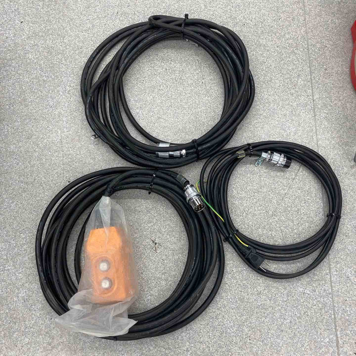 ◇マキタ(makita) 小型ホイスト(ワイヤー) 定格荷重60kg 揚程20m  TH60【八潮店】