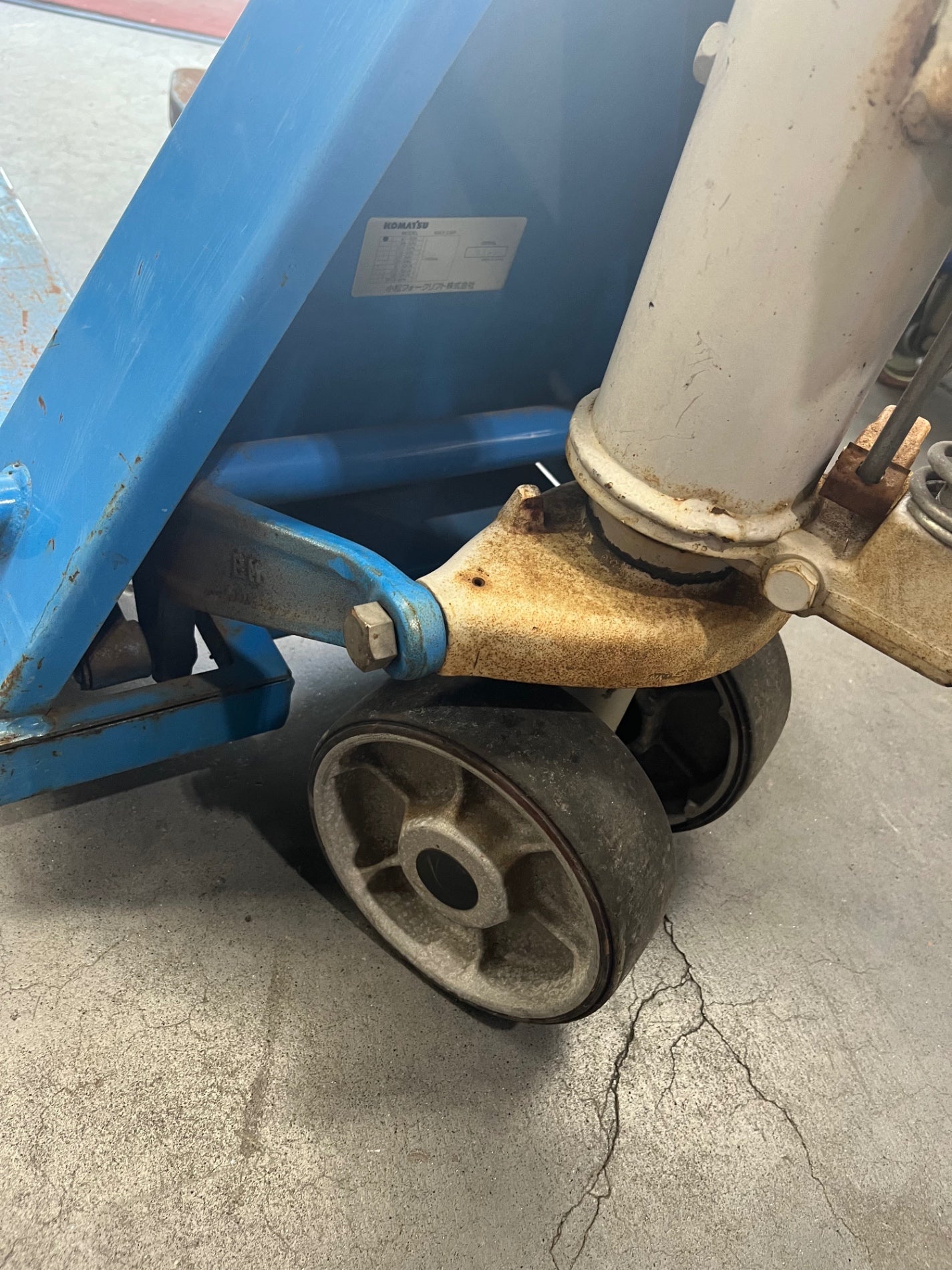 ネクタイピン　コマツ　専用ケース付き　KOMATSU 小松　アバンセ ネクタイピン コマツ 専用ケース付き KOMATSU 小松 アバンセ