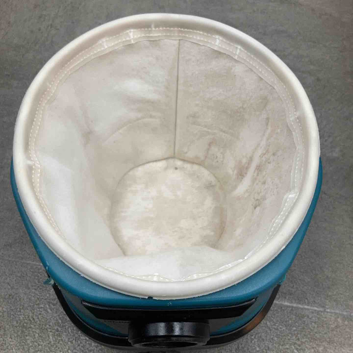 ◇マキタ 乾湿両用集じん機 471【川崎店】