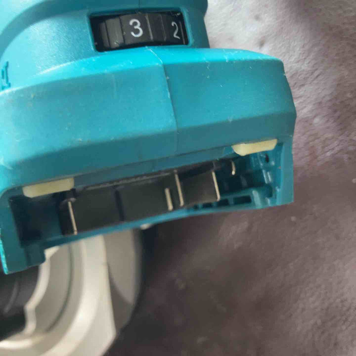 【中古品】★マキタ(makita) コードレスポータブルバンドソー PB183DZ 替刃付属【東大和店】