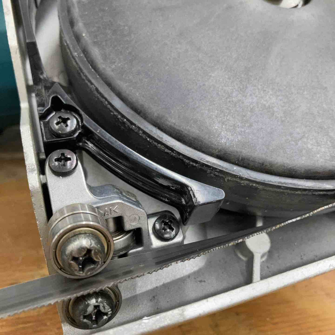 ★マキタ(makita) ポータブルバンドソー 2107F 落とせない汚れあり【柏店】