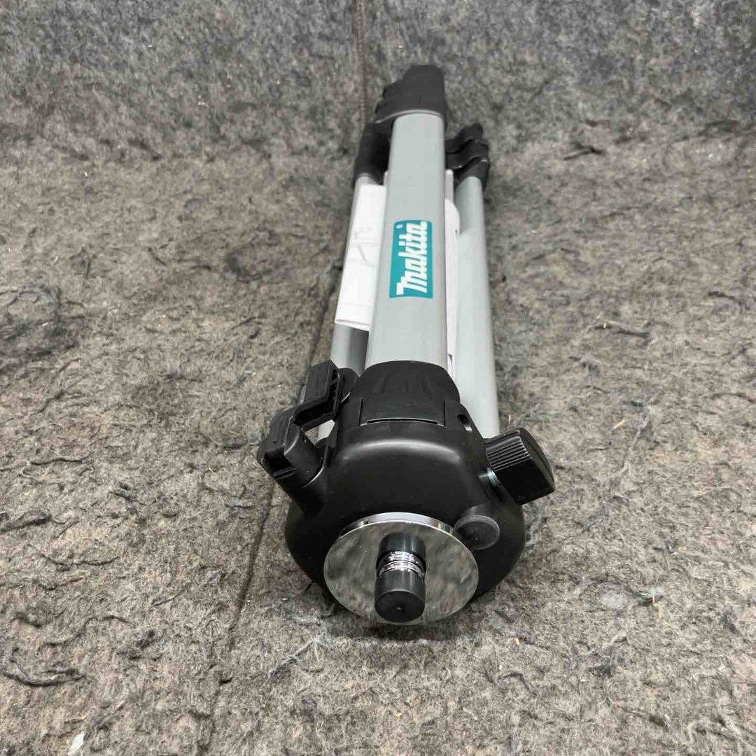 マキタ(makita) 高輝度10.8Vグリーンレーザー墨出し器 SK40GD 三脚 4.0Ahバッテリー 充電器 単3形電池パック セット【鴻巣店】
