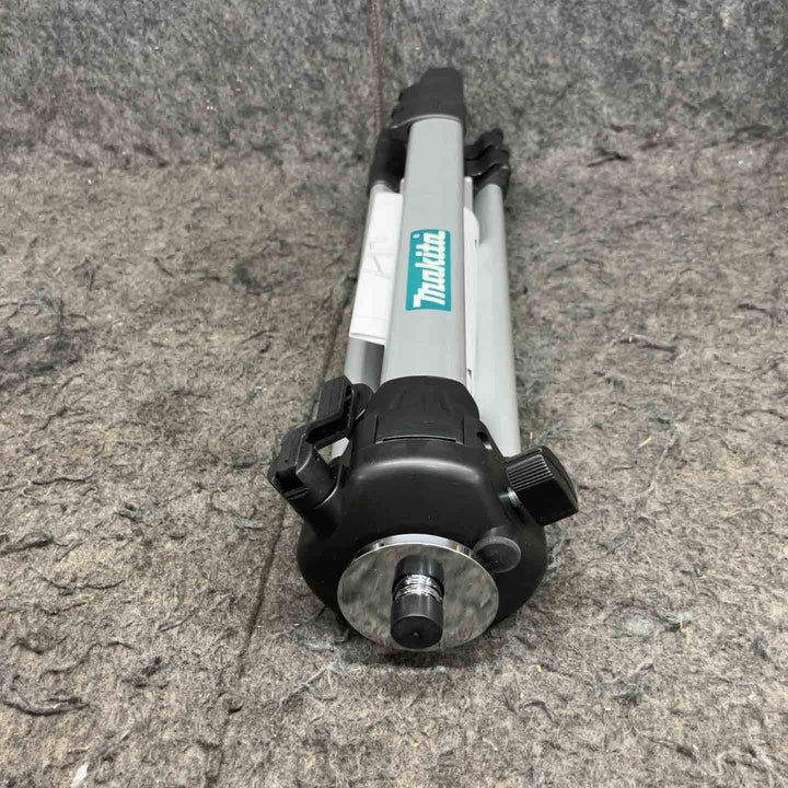 マキタ(makita) 高輝度10.8Vグリーンレーザー墨出し器 SK40GD 三脚 4.0Ahバッテリー 充電器 単3形電池パック セット【鴻巣店】