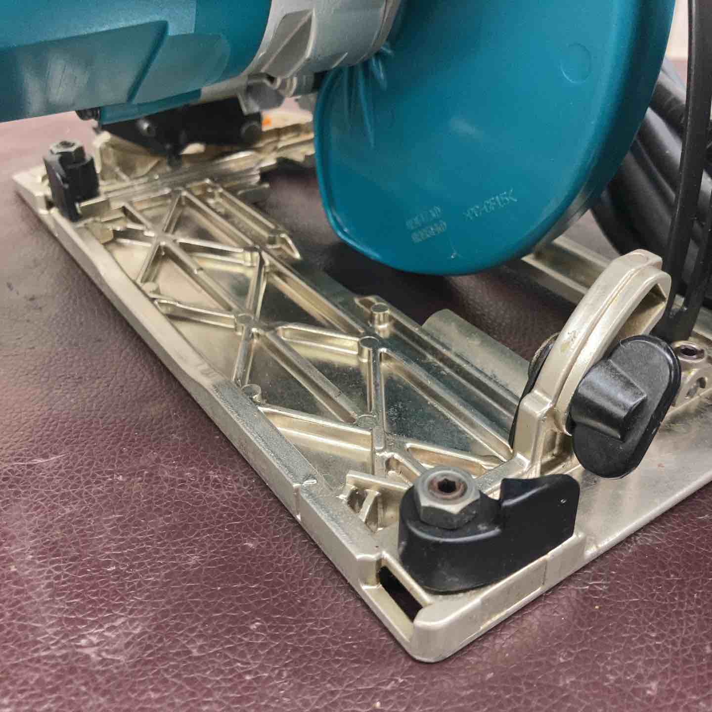 中古品】 マキタ(makita) 電気マルノコ 5637BA 【東大和店】 – アクト