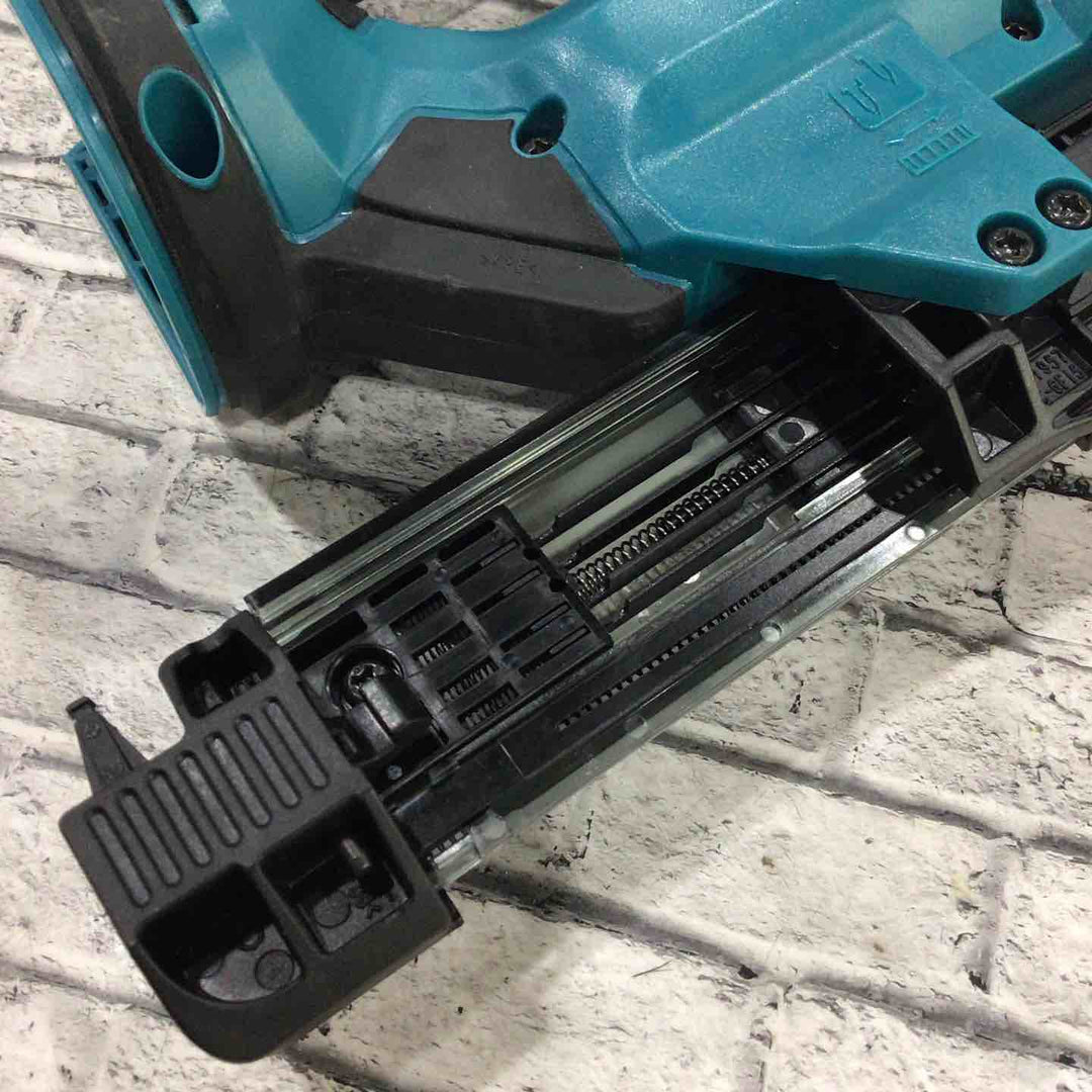 ★マキタ(makita) コードレスピンネイラ PT353DZ【川口店】
