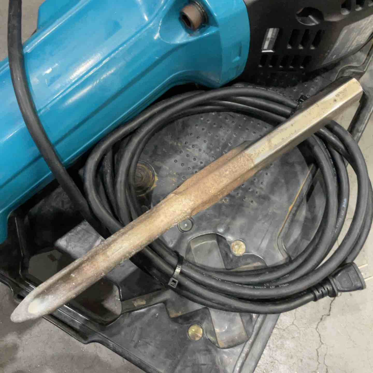 店頭受取り限定】☆マキタ(makita) 電動ハンマ HM1812【川口店