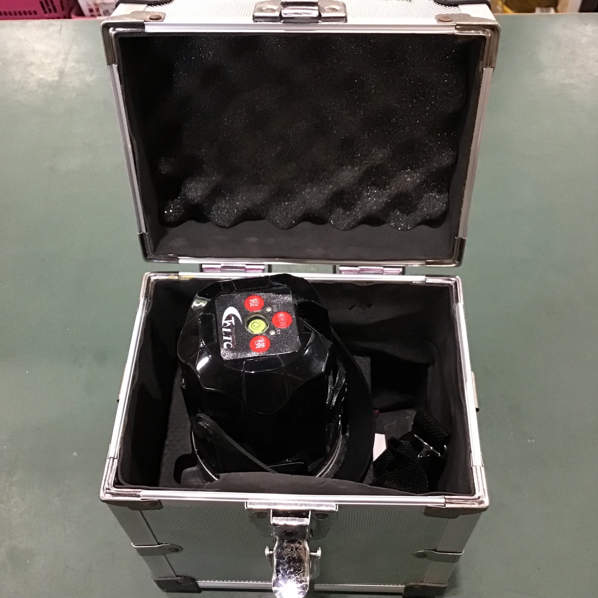 〇テクノ 水平/垂直ラインレーザー墨出し器 LST-YB37【川口店